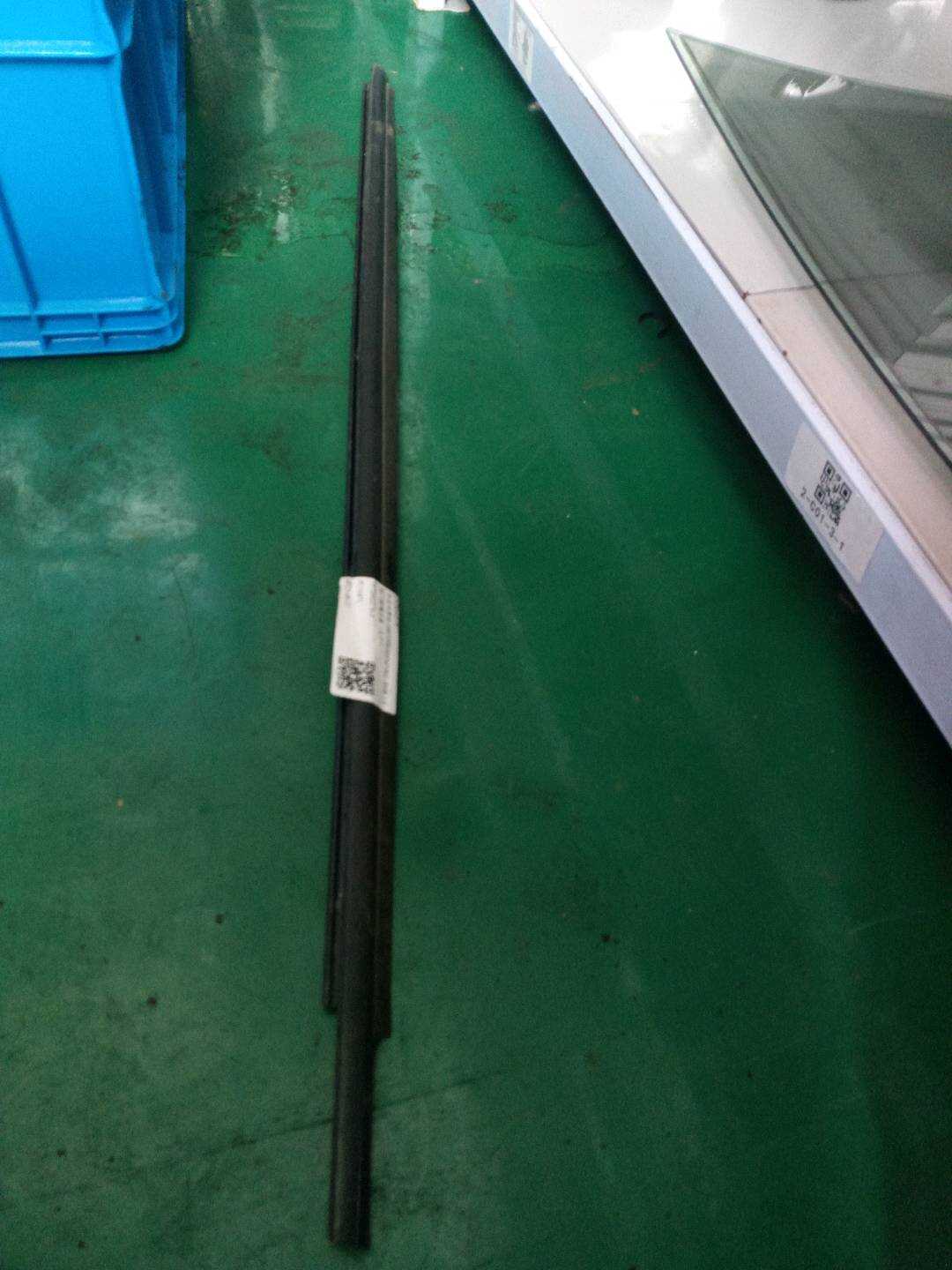 7572002170 Front Door Window Molding (Left Outer)