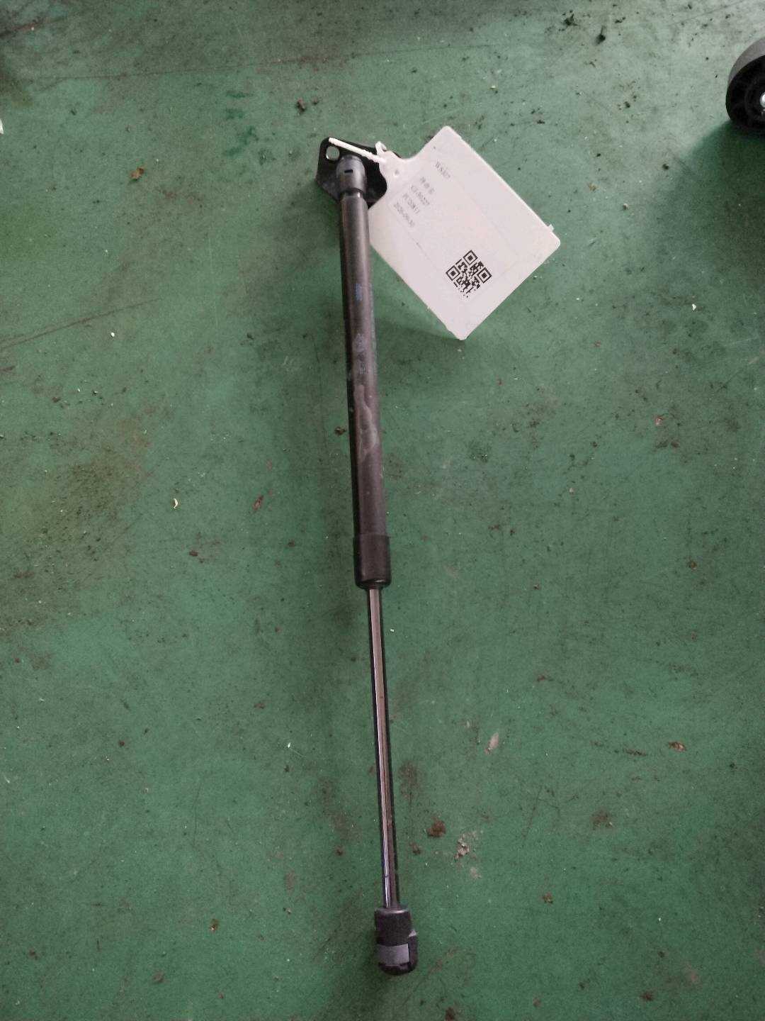 5062004000 背门左侧气弹簧