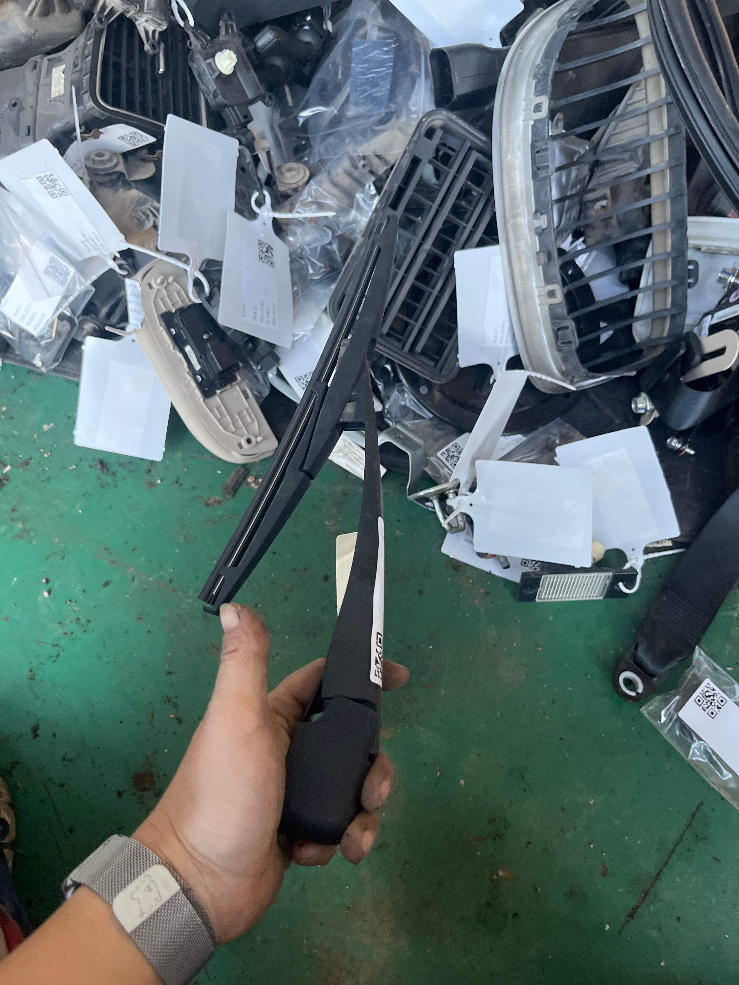 SC6310200B Rear Wiper Arm and Blade Assembly