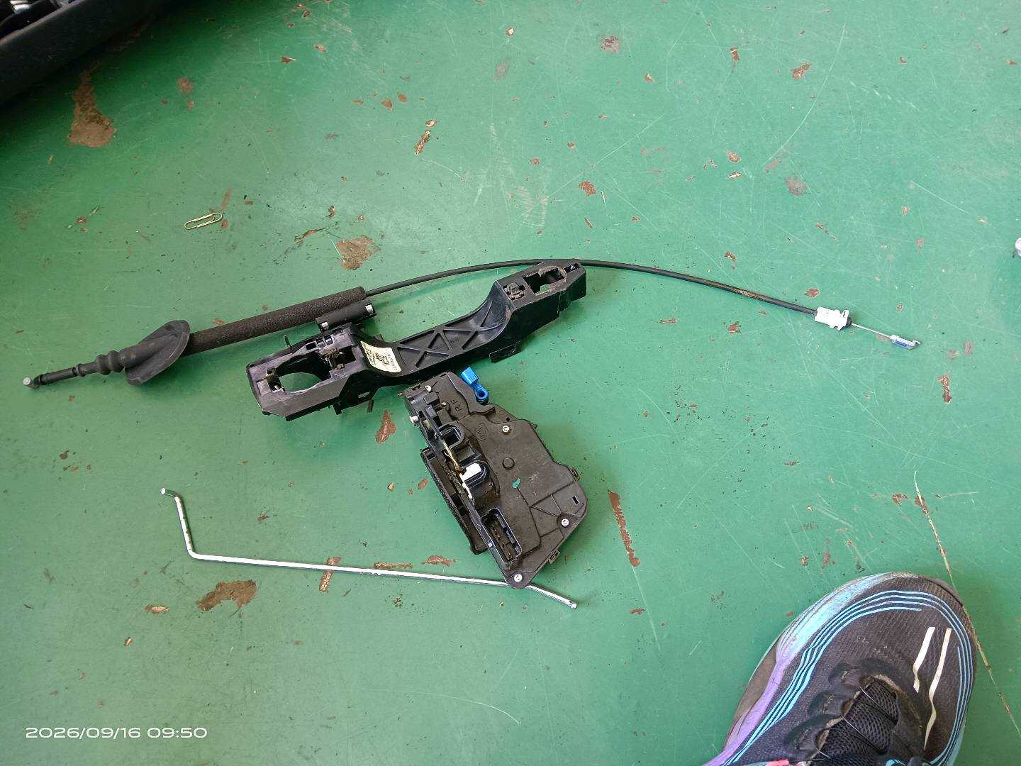 SC6105209 Front Right Door Lock Assembly