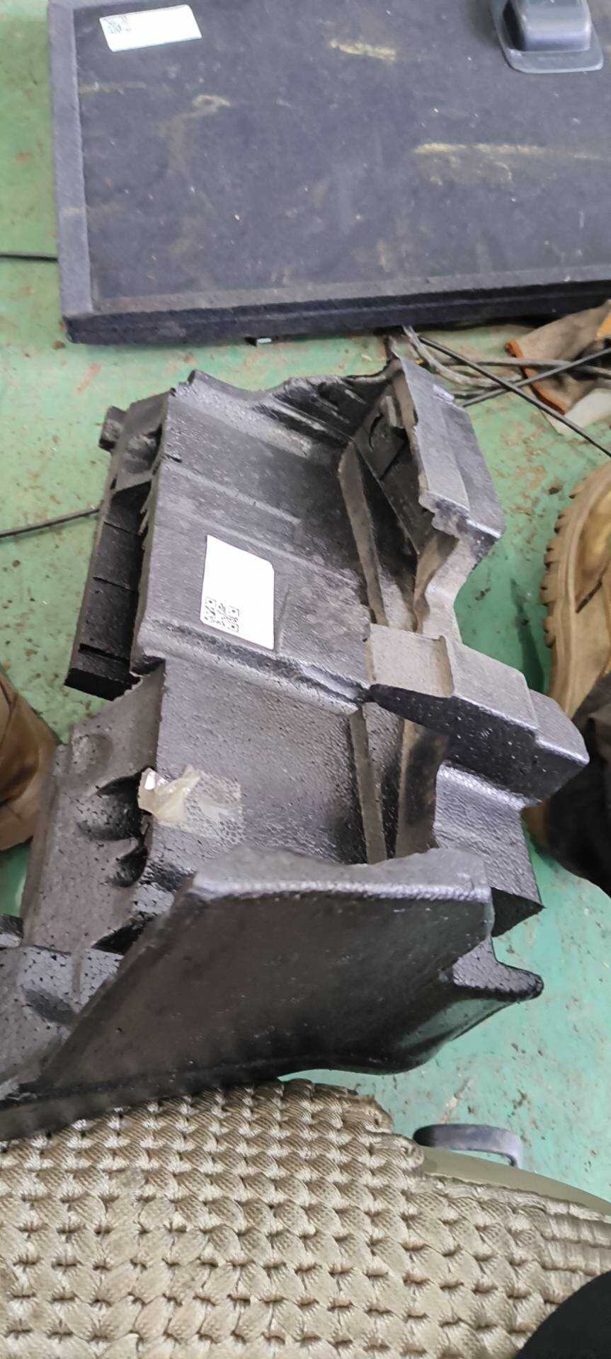 8R0012109A 工具箱泡沫