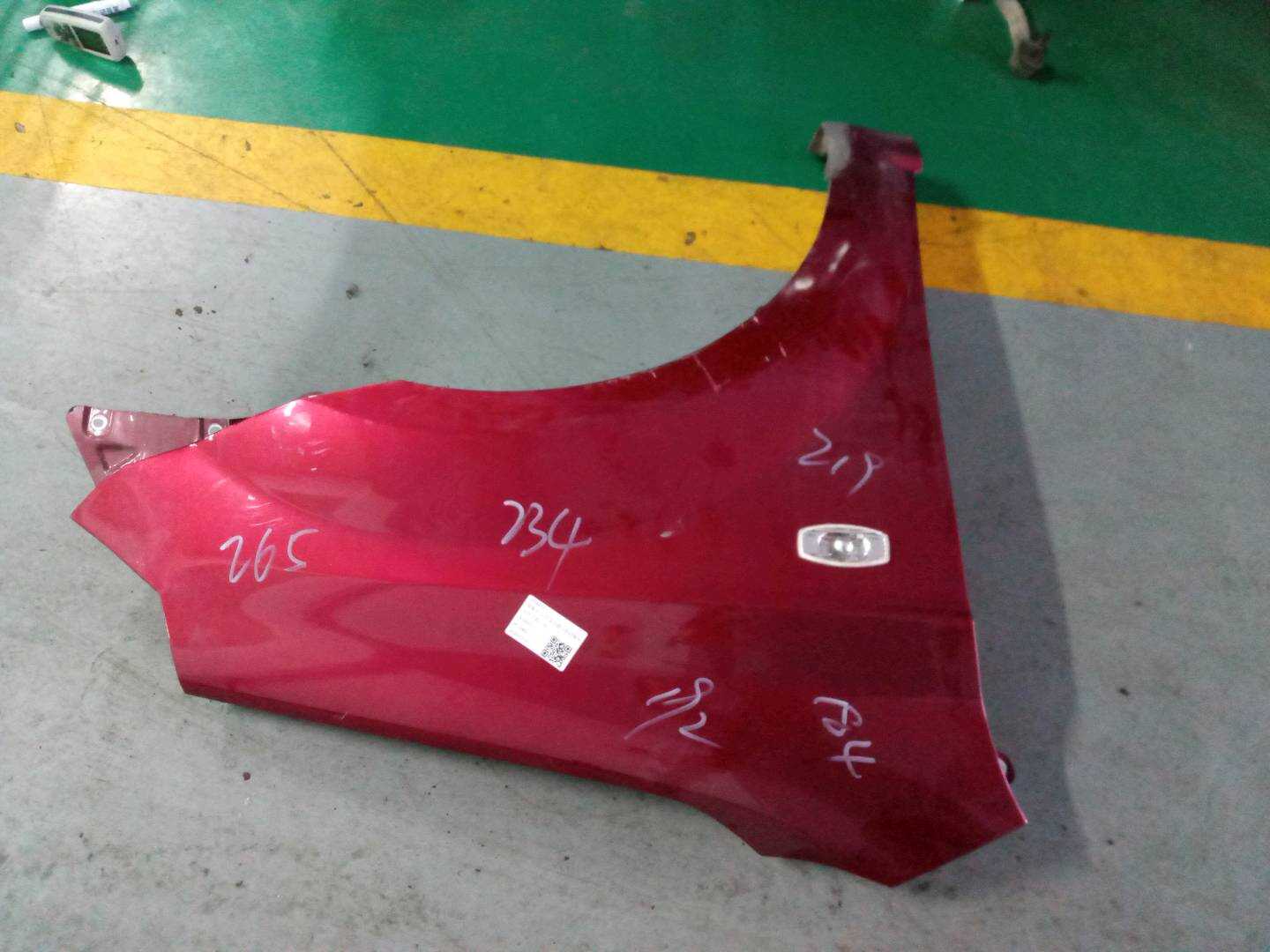9038952 Front Fender, Right