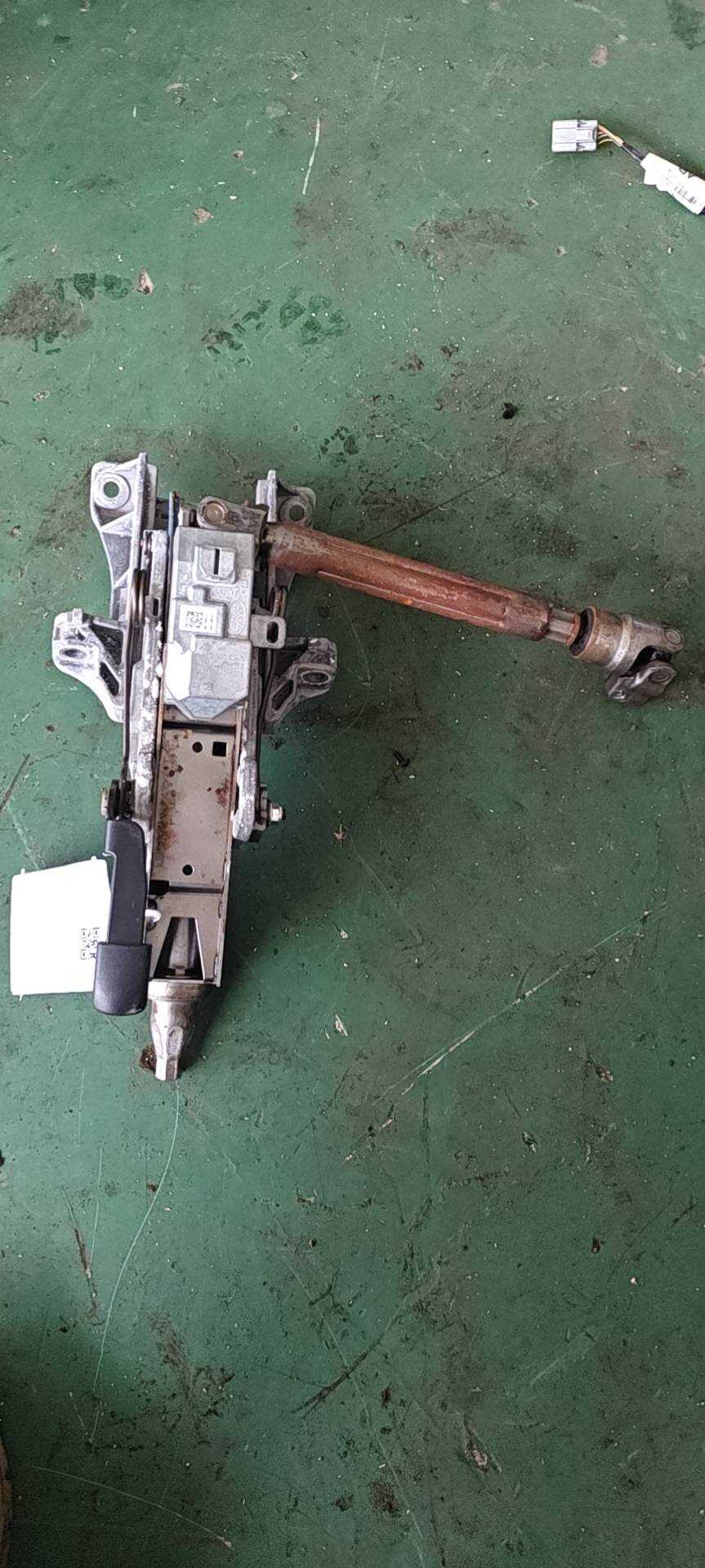 LR032355 Steering Column
