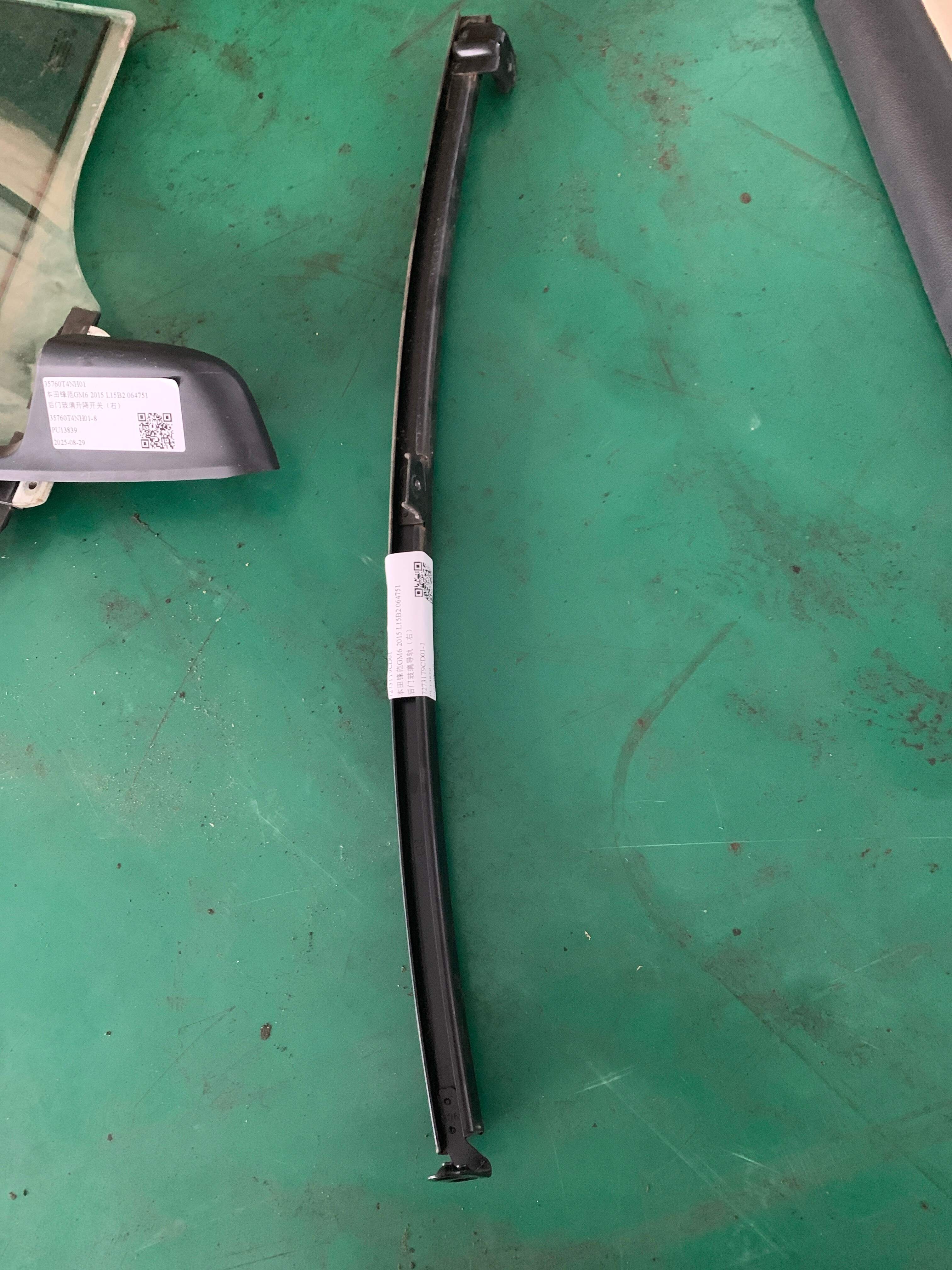 72731T9CD01 后门玻璃导轨（右）