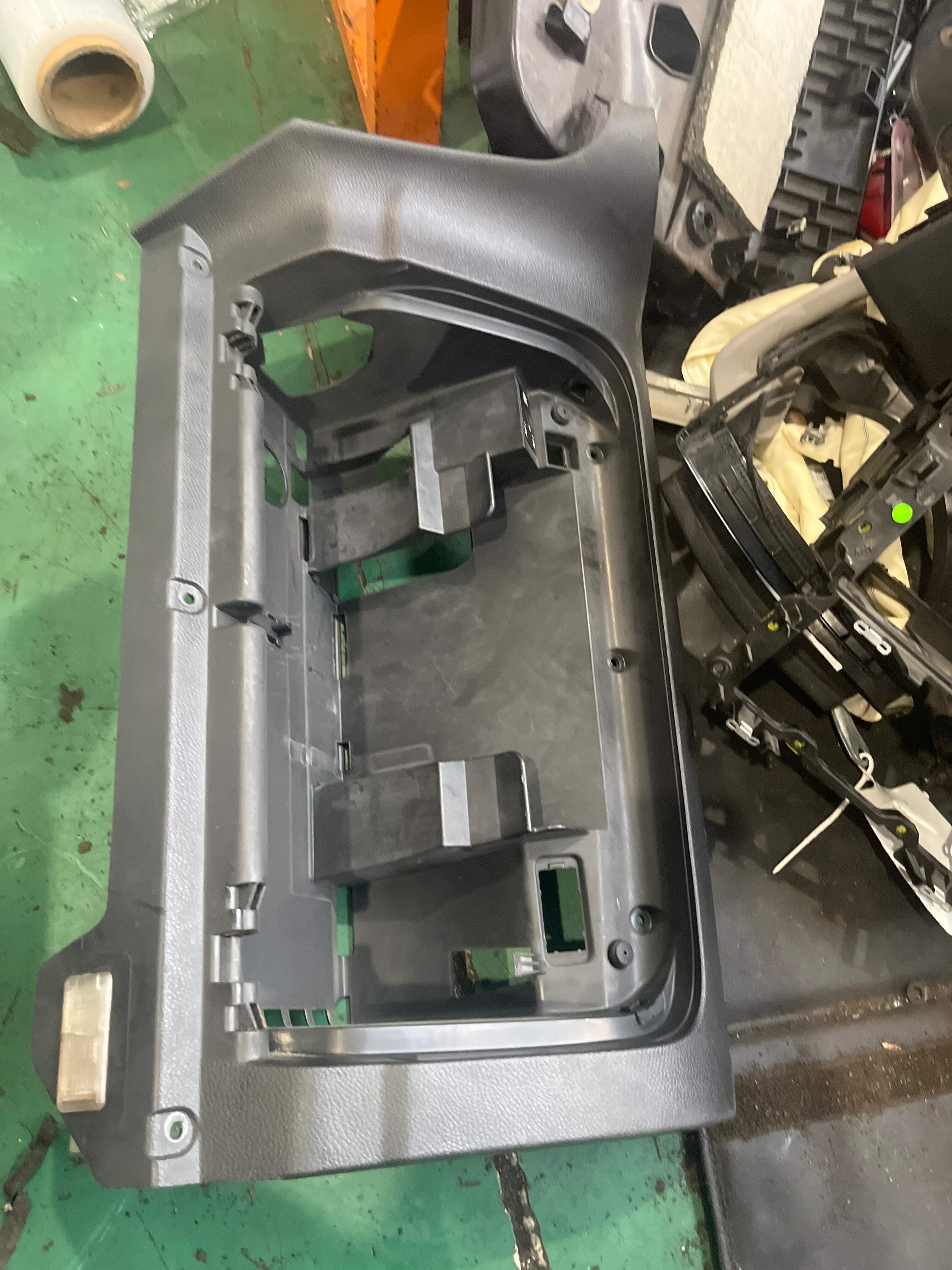1K1857114AB Dashboard Glove Box