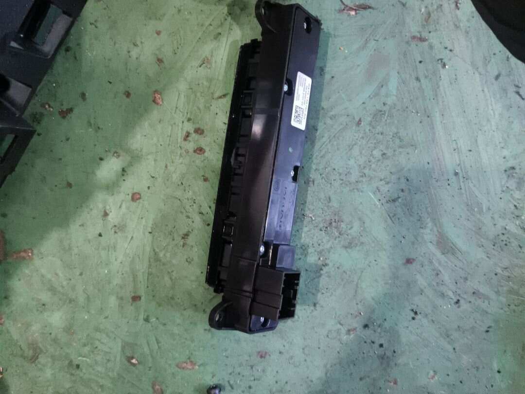 T2H2750 Center Console Multi-Function Switch