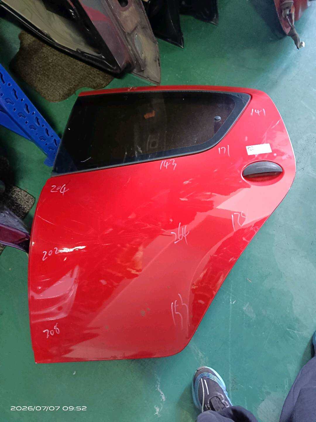 LK620101077 后门壳（左）