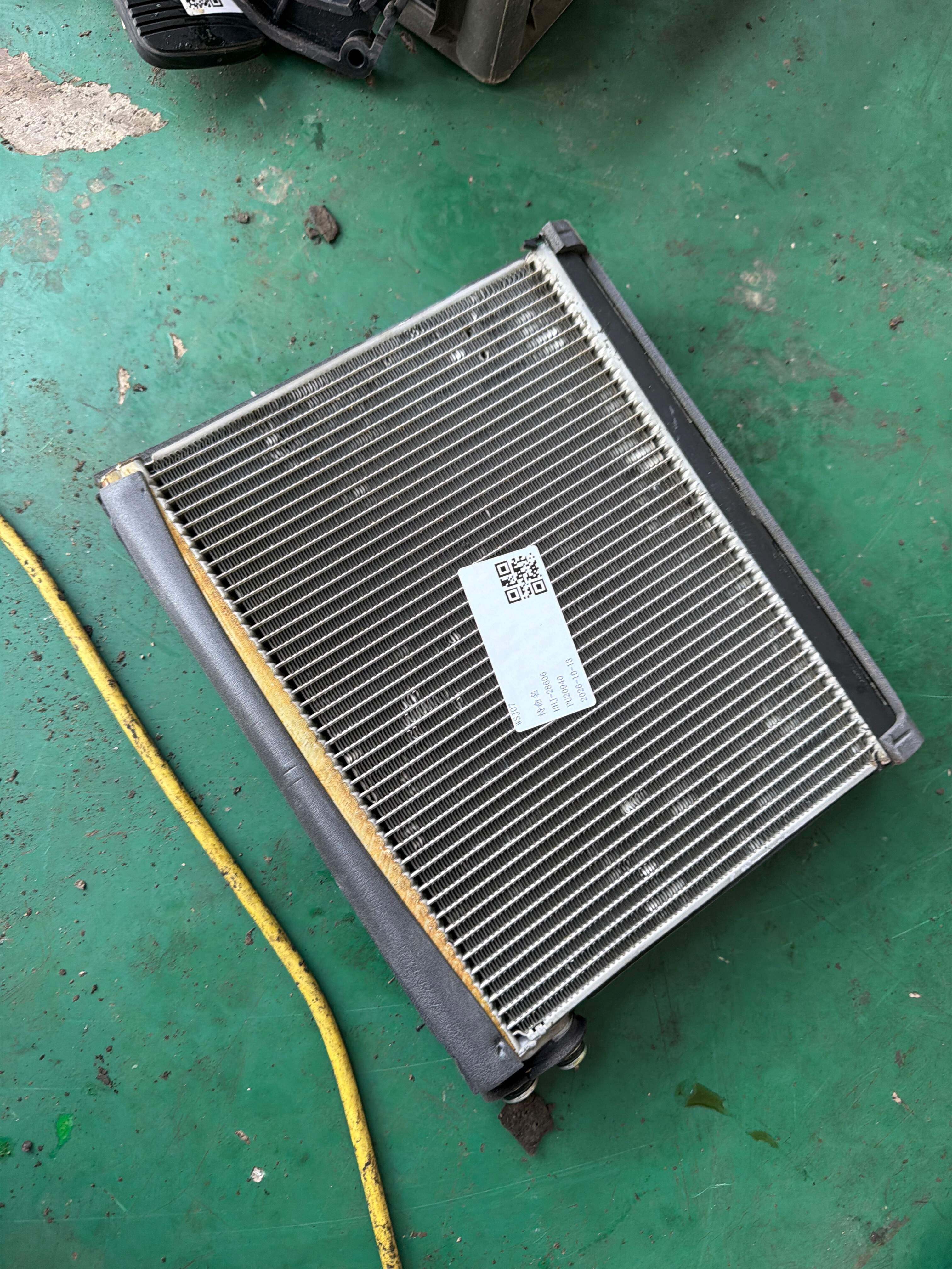 C2Z6527 Evaporator Core