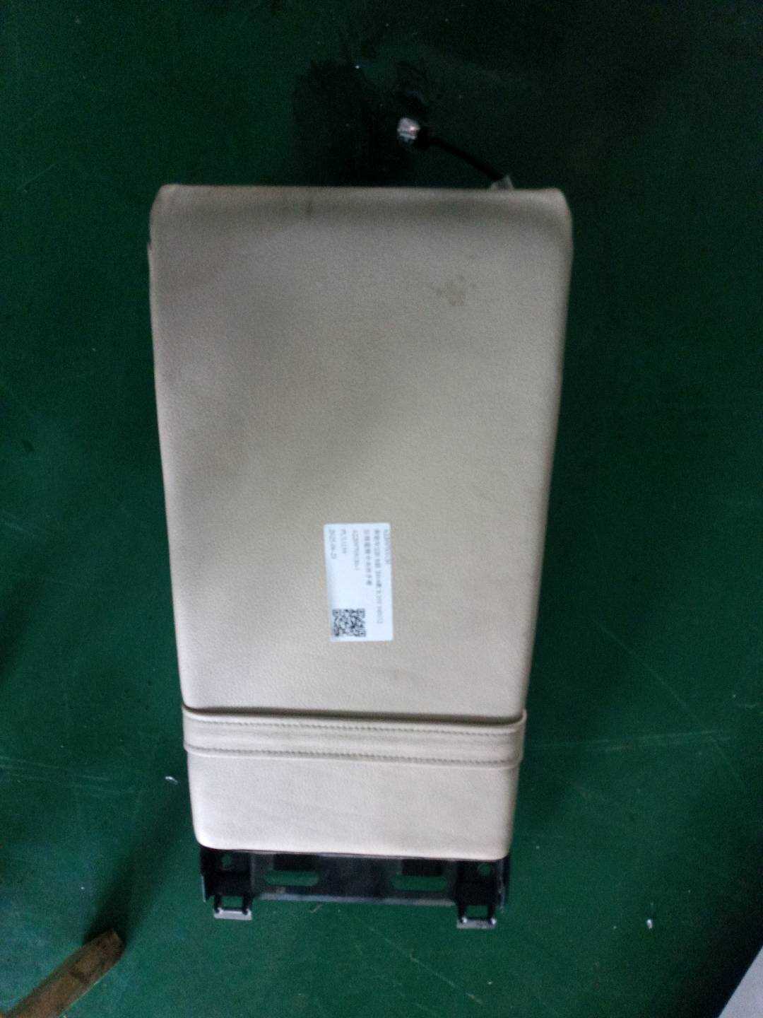 A2209703130 后排座椅中央扶手箱