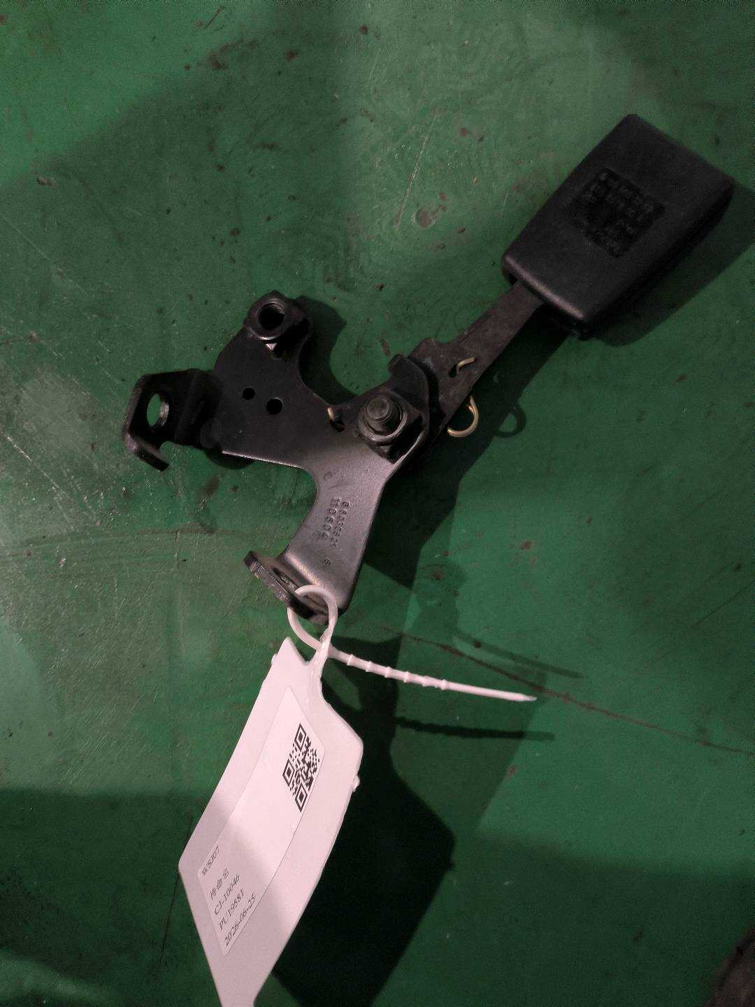 A1698603269 后座椅安全带扣(右)