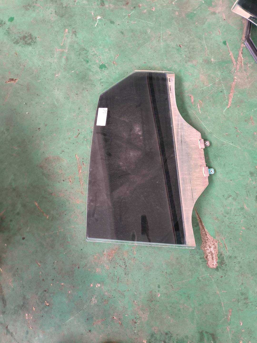 26489496 Rear Door Glass, Left