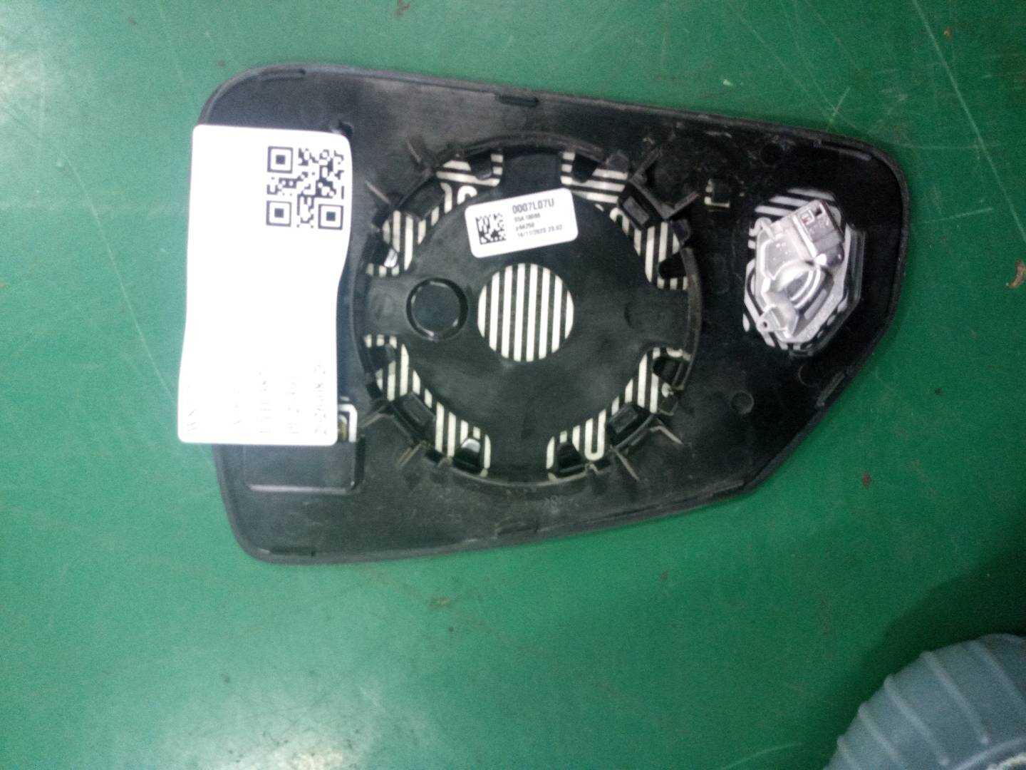 51165A9B9B2 倒车镜片(右)