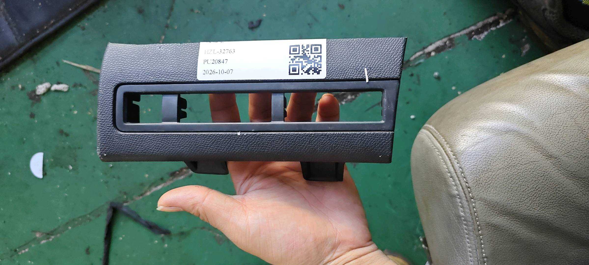 98102703ZD 仪表板开关支架左