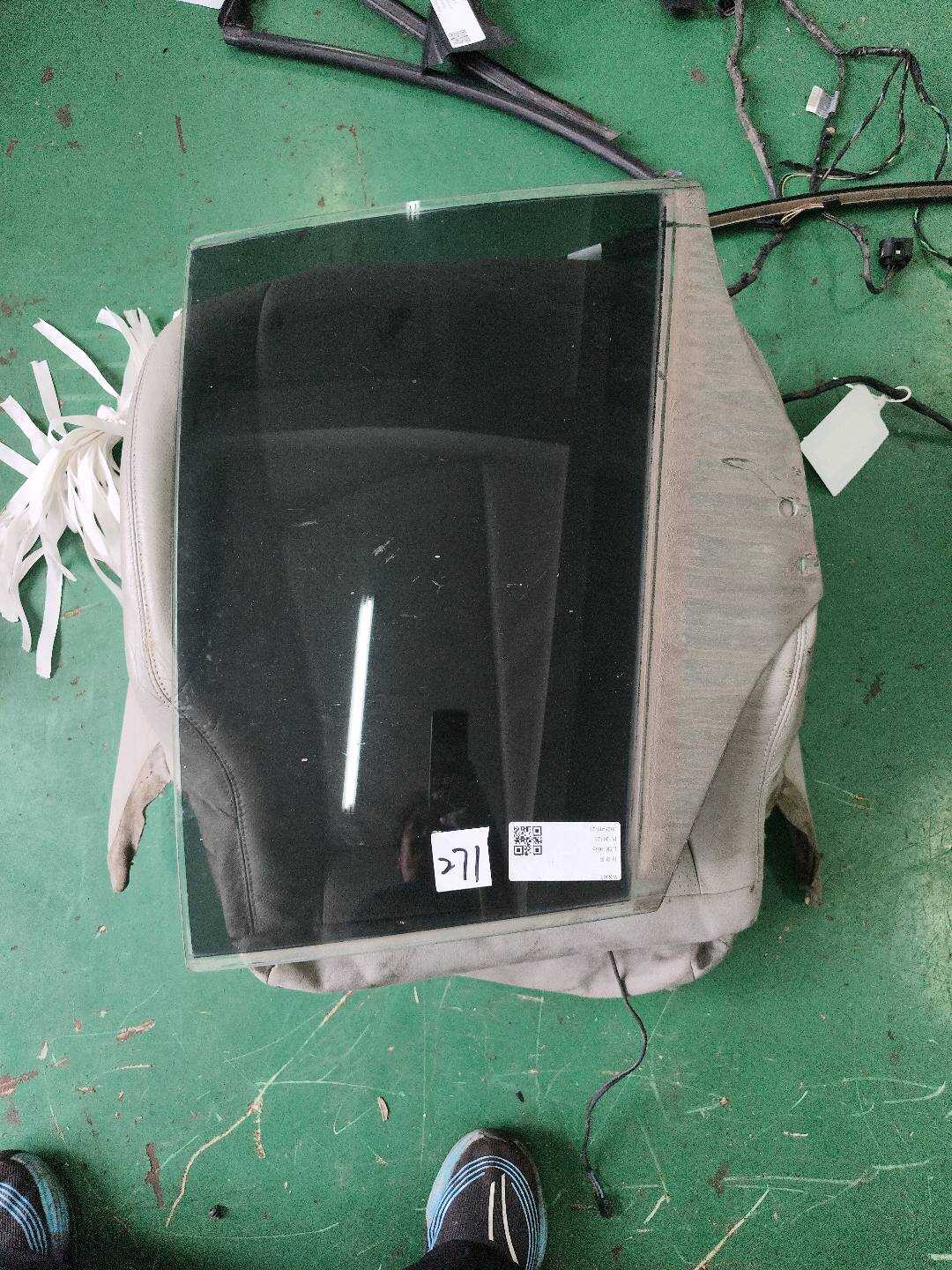 51357067794 后门玻璃(右)