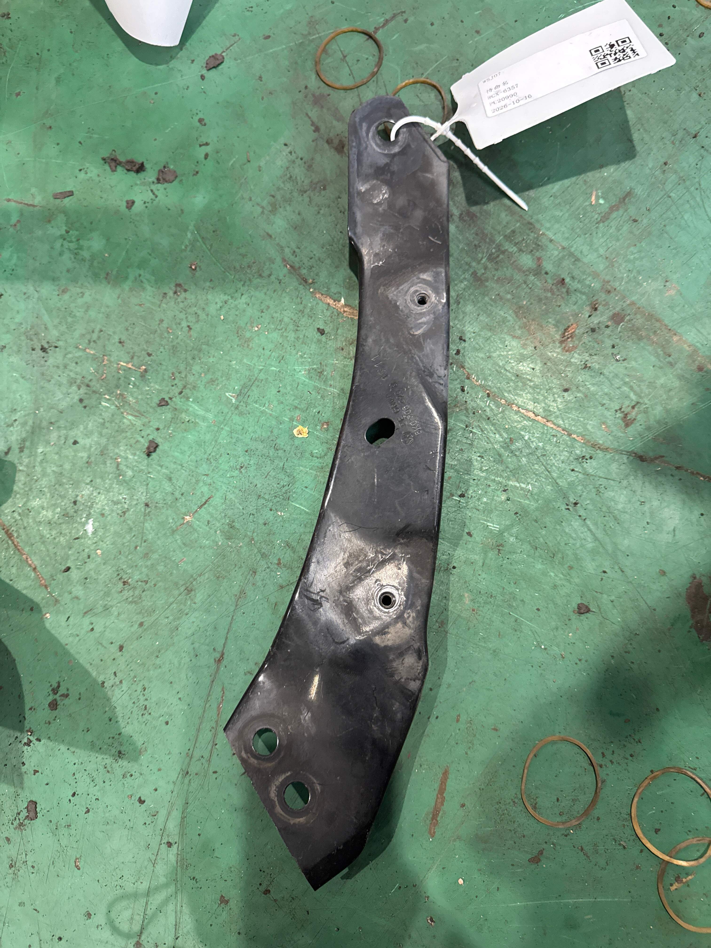 5K0806929B Headlight Mounting Bracket (Upper Left)