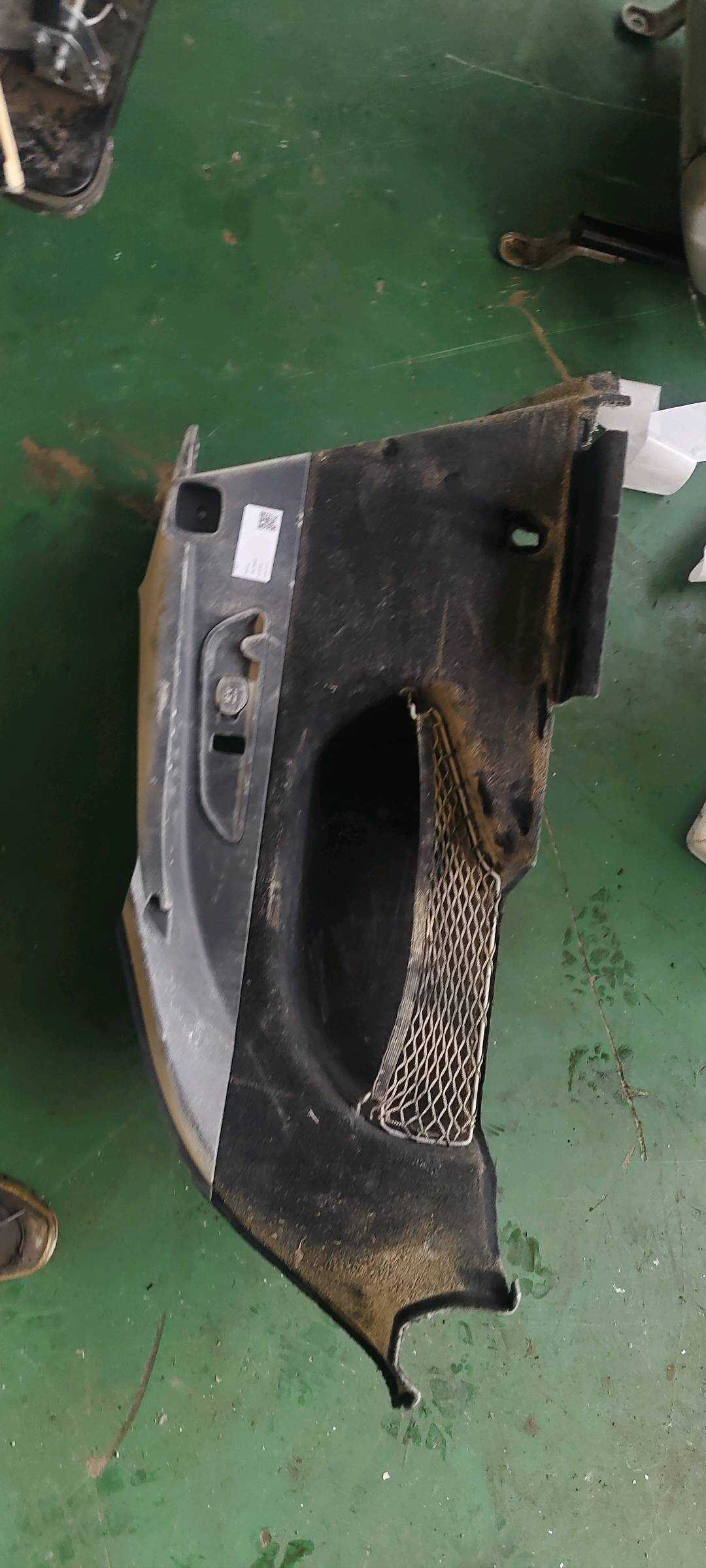 A25369051009J28 行李箱饰板(左)
