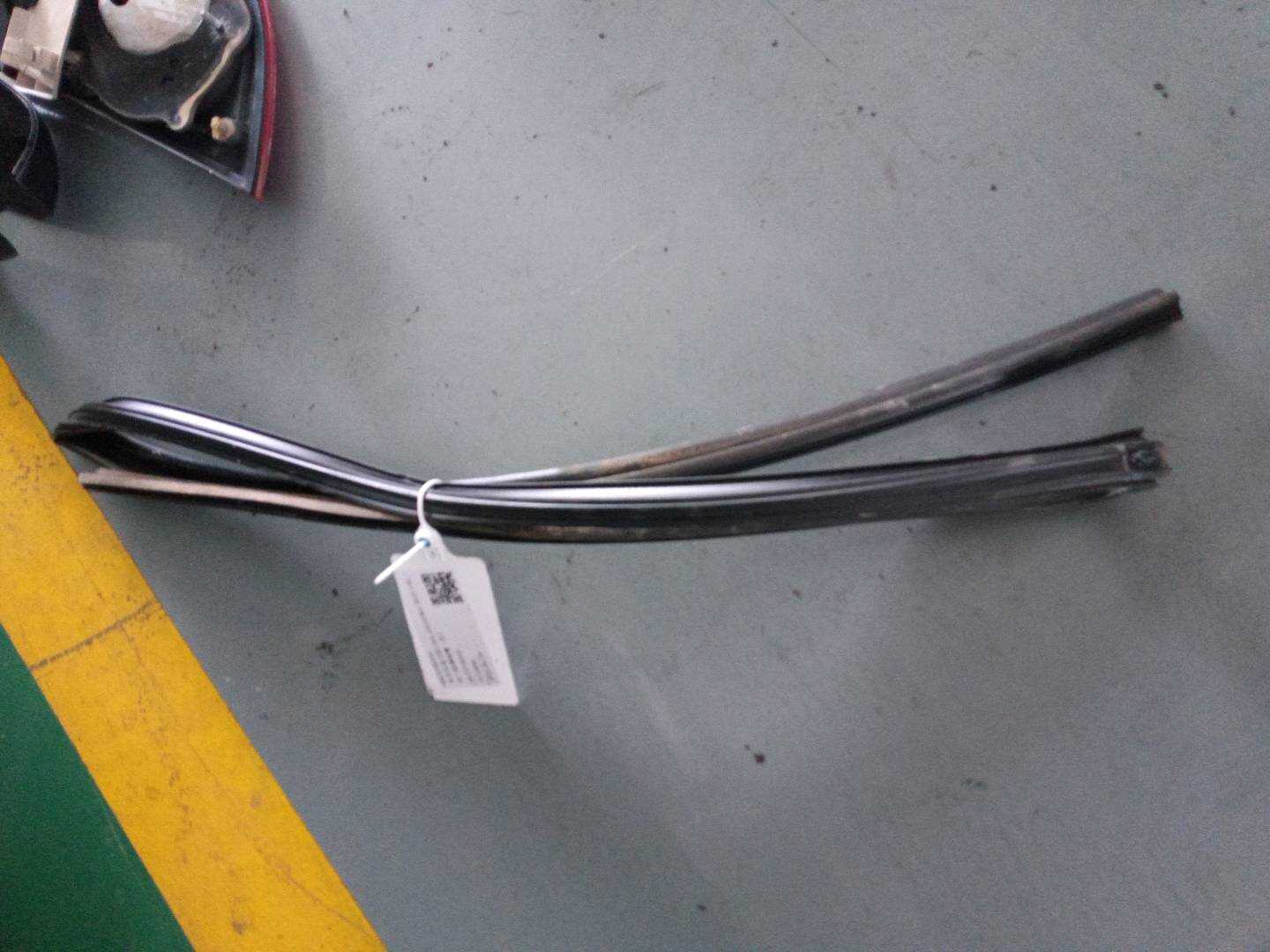 68152YK010 后门玻璃绒槽(左)