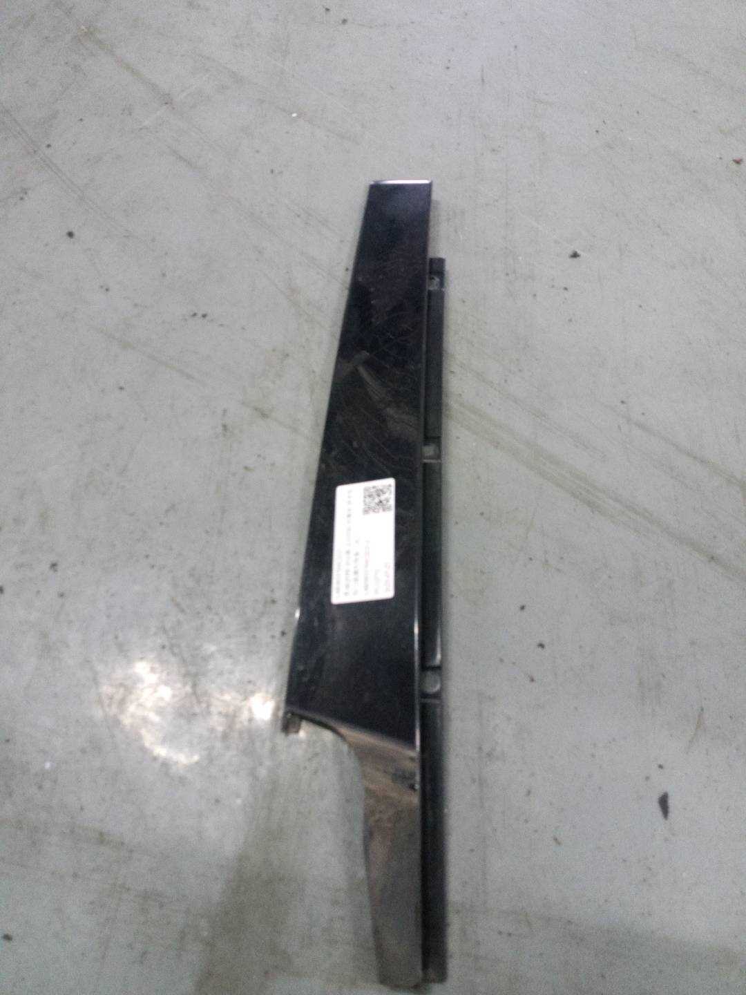 L8R0853766C2ZZ 前门玻璃外饰条(右)
