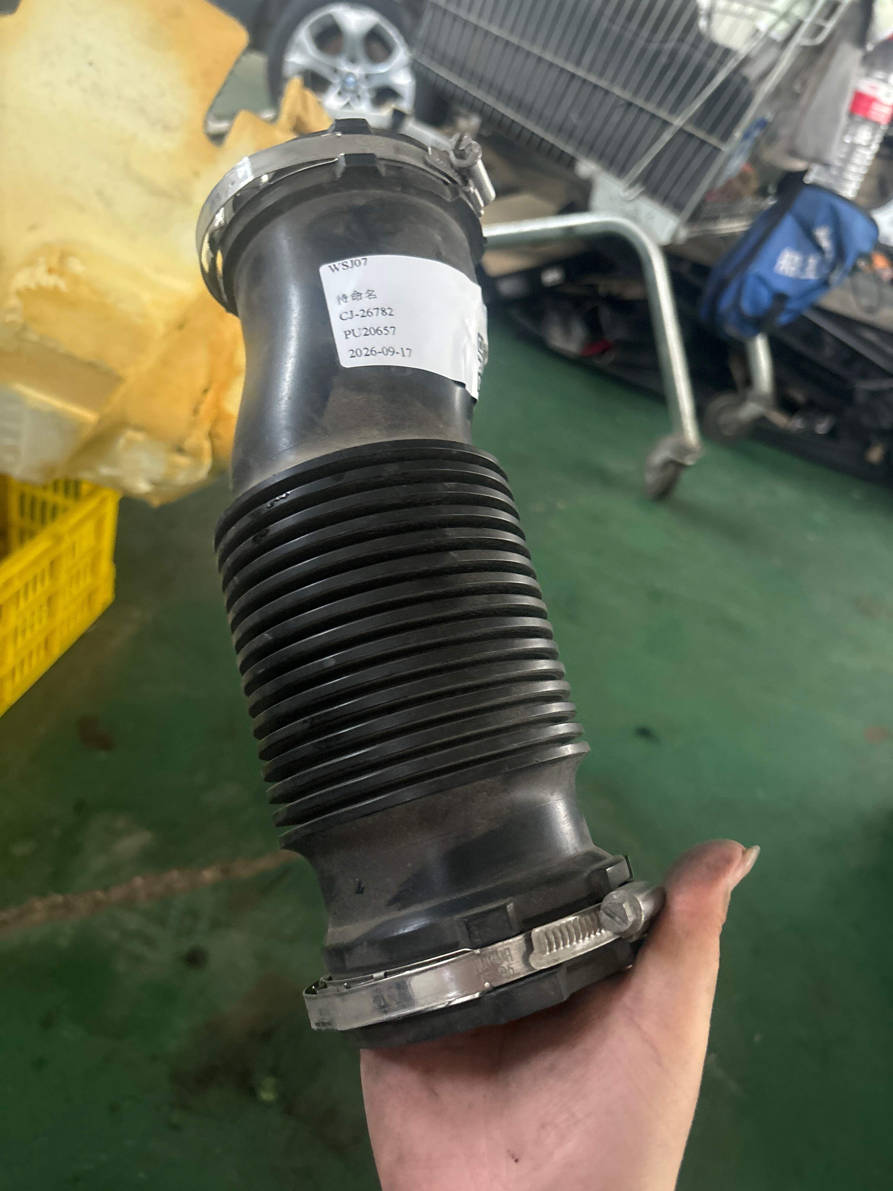 T2H9509 空气滤清器出气管(一)