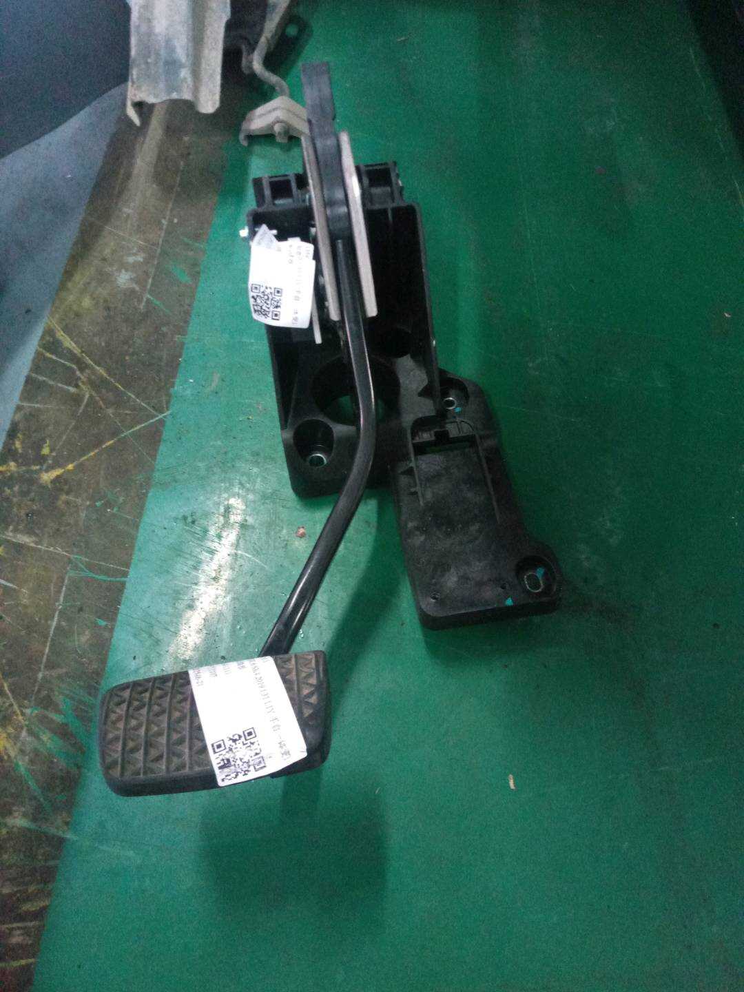 26241111 Brake Pedal