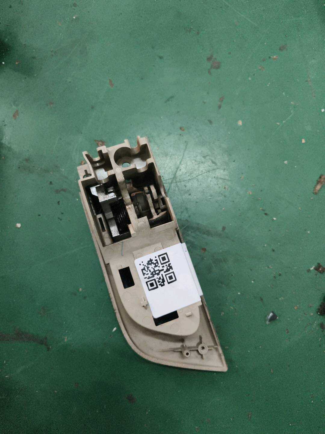 6920560100B0 Front Door Inner Handle, Right
