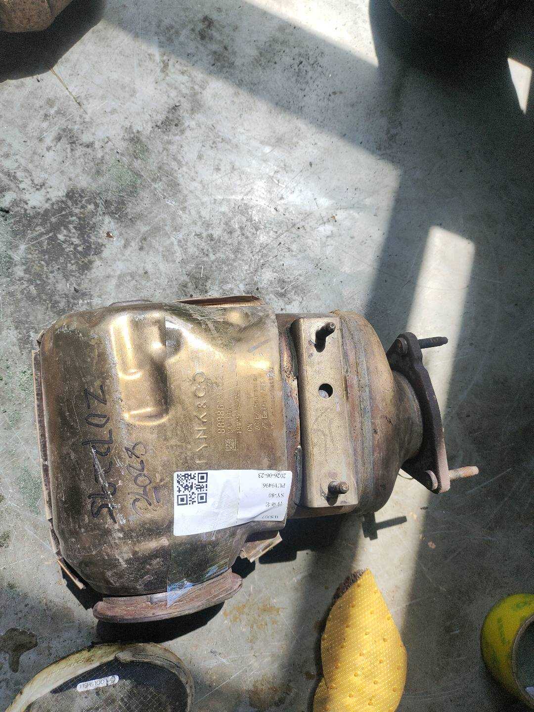 8890527565 三元催化器