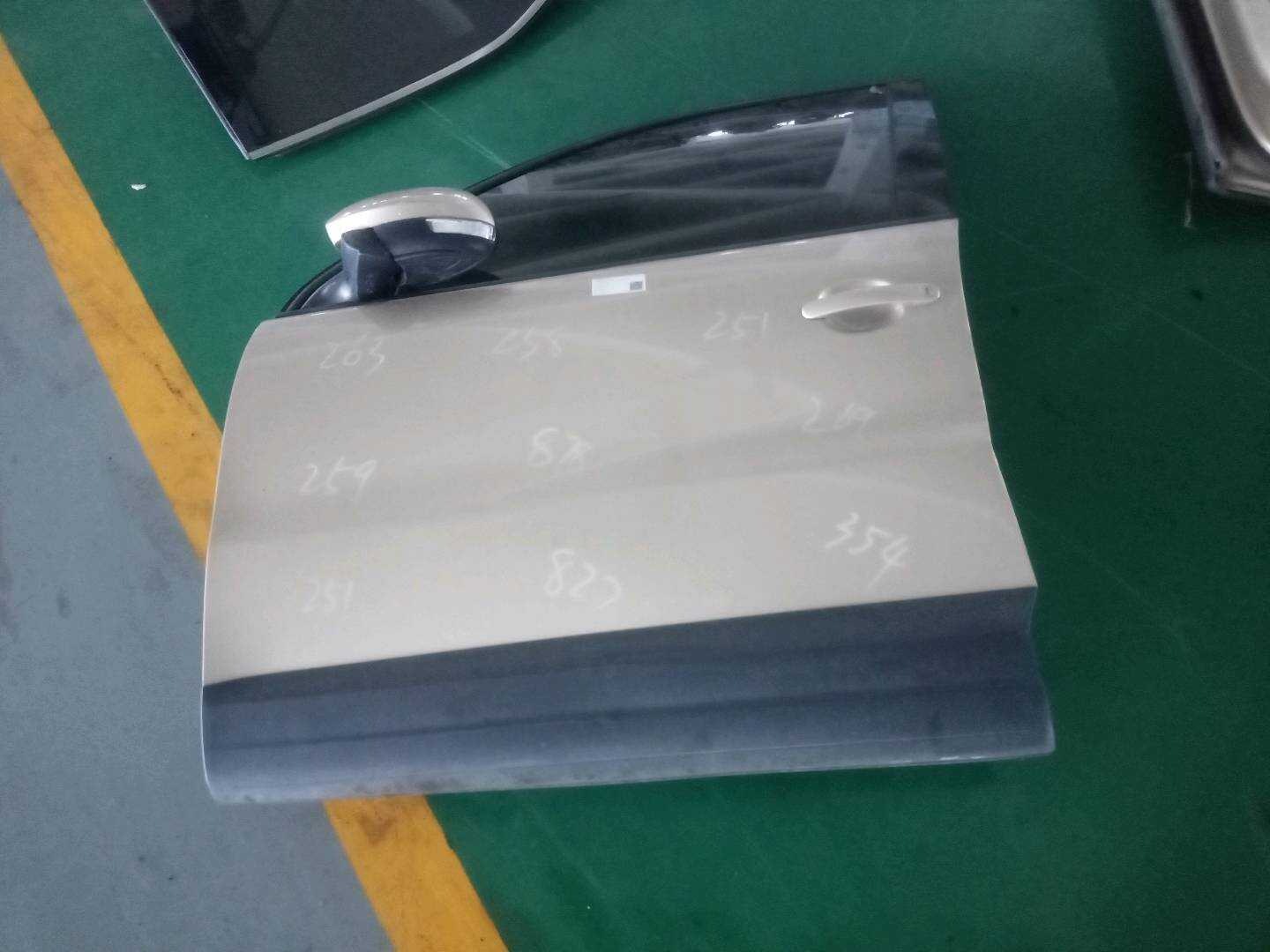 5N0831051B 前门壳(右)