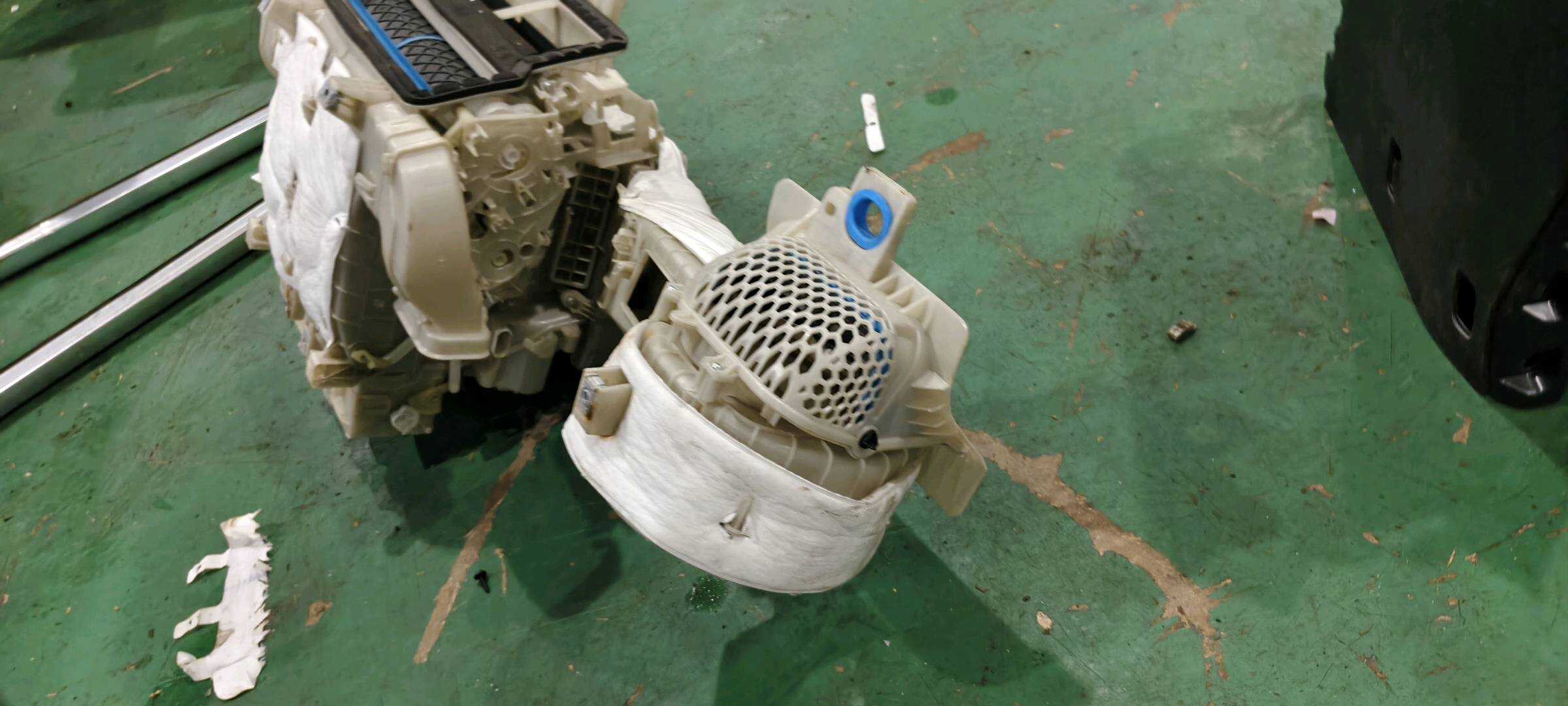 YL00265580 蒸发器壳