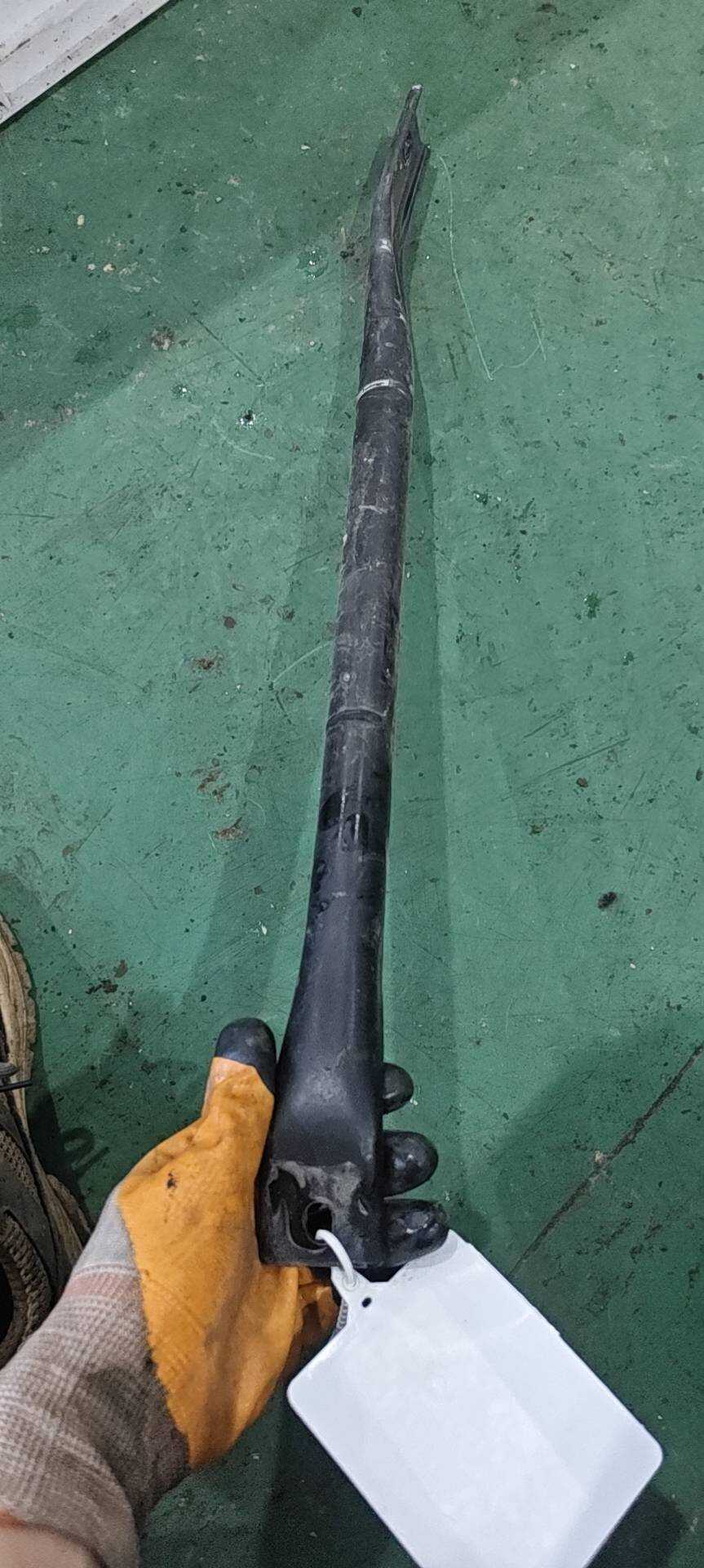 8R0805619A 左侧附加加强件
