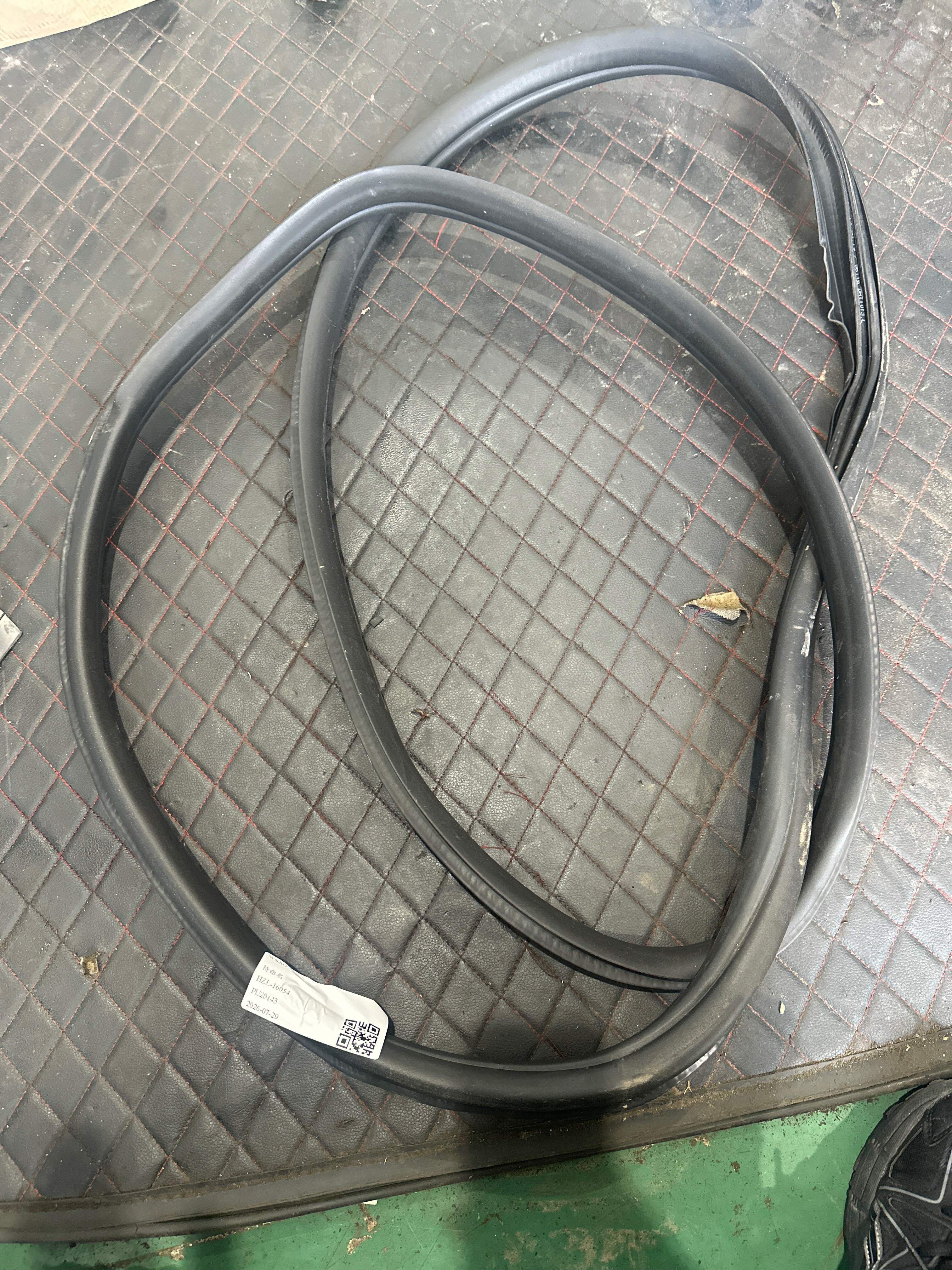 51727468929 后门车身密封胶条(右)