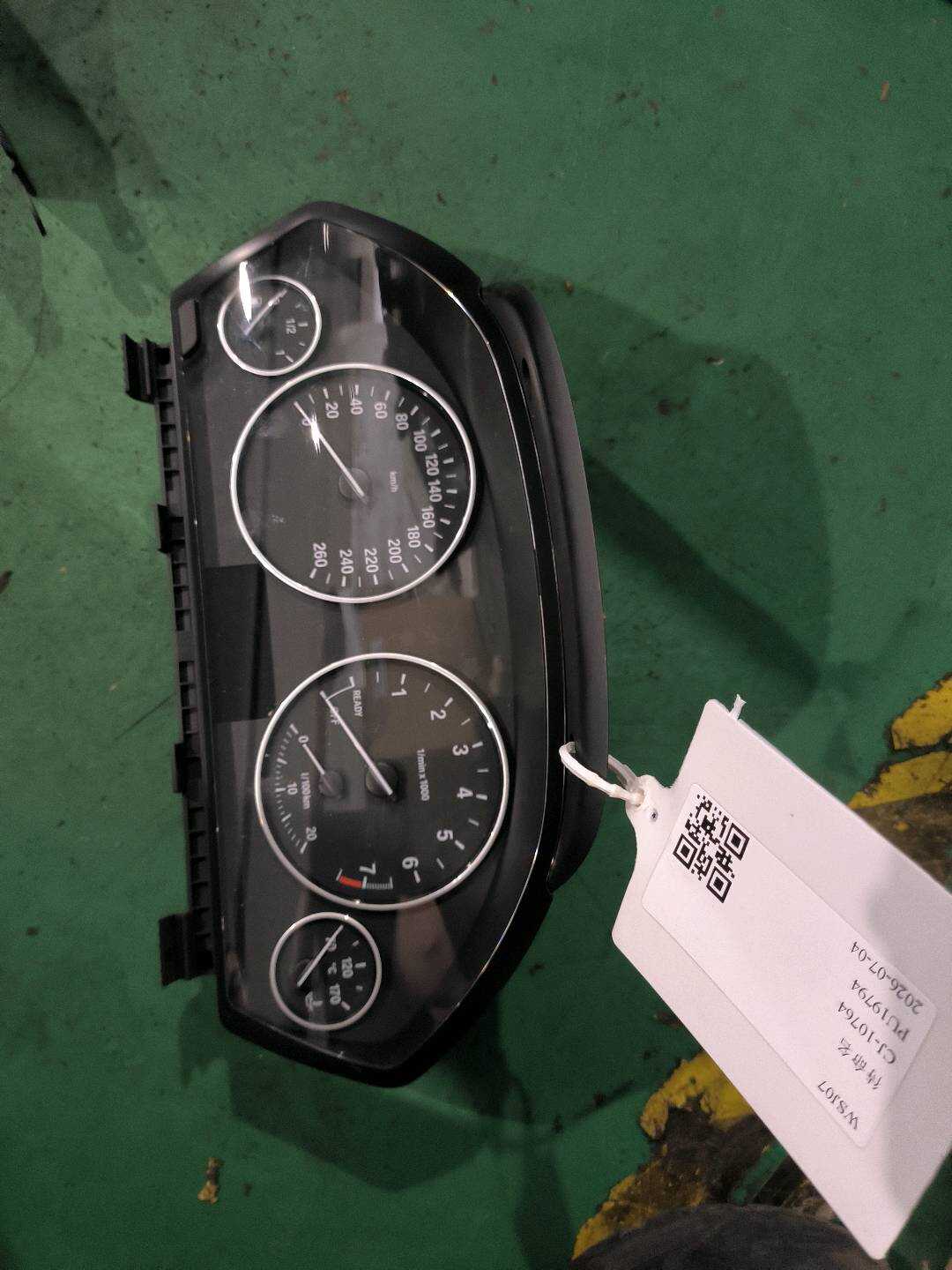 62108718284 组合仪表总成