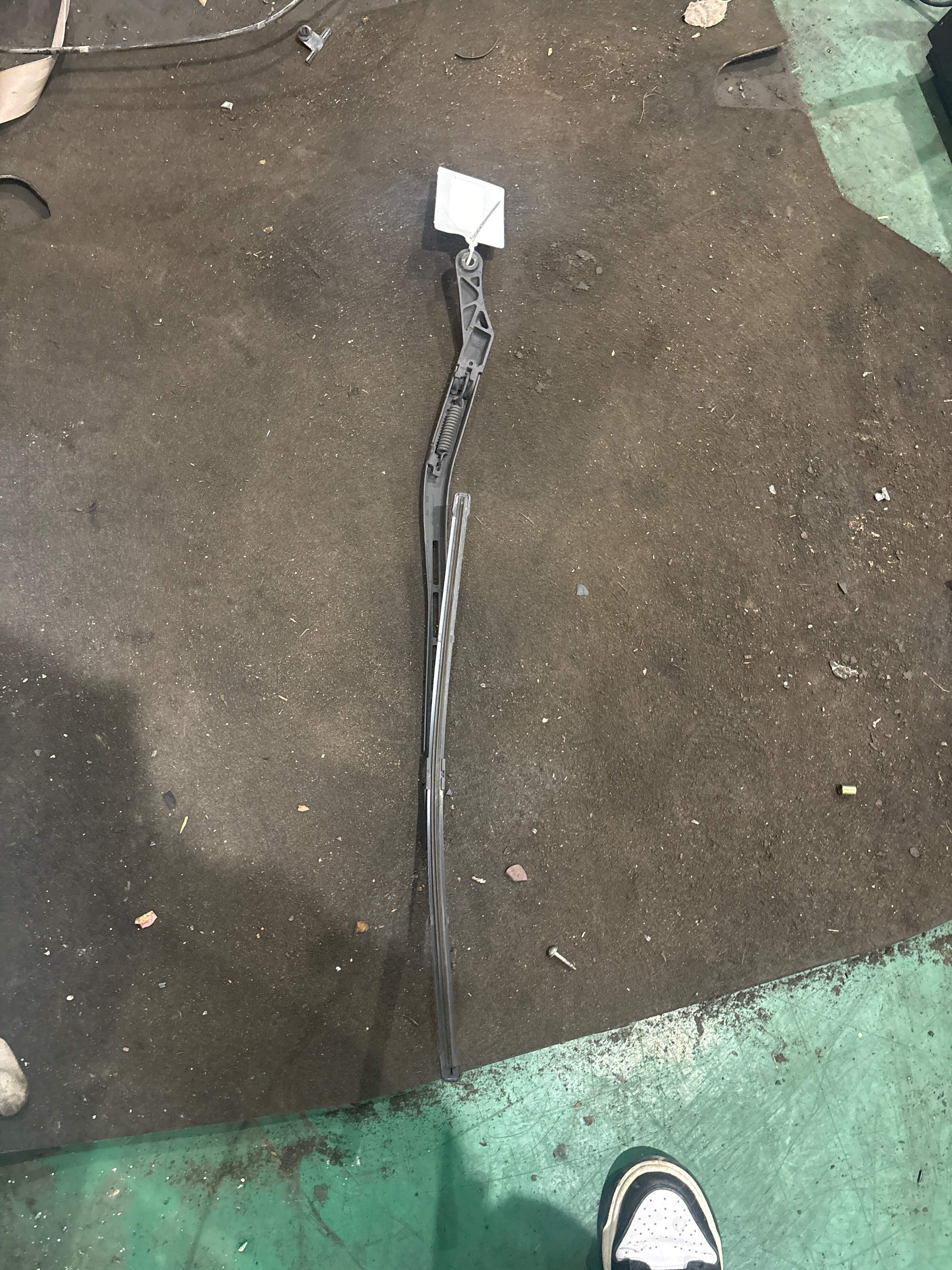 4B1955408D Front Windshield Wiper Arm, Right