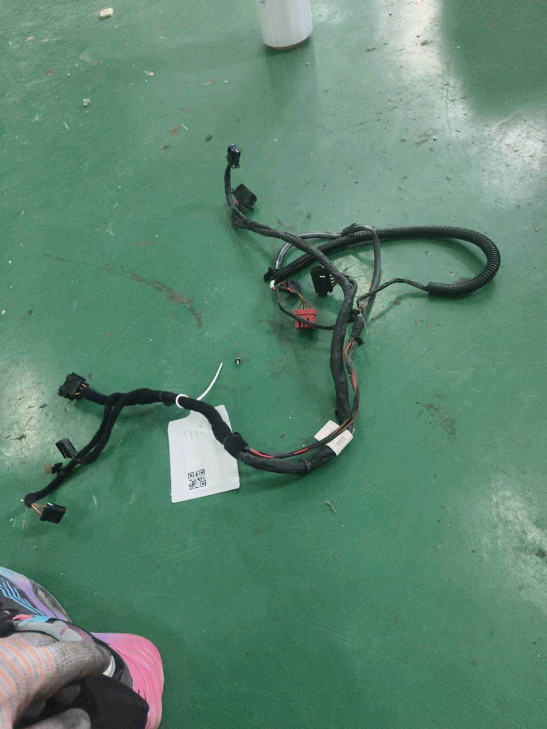 L8R0971366T 副驾驶员座椅底座线束