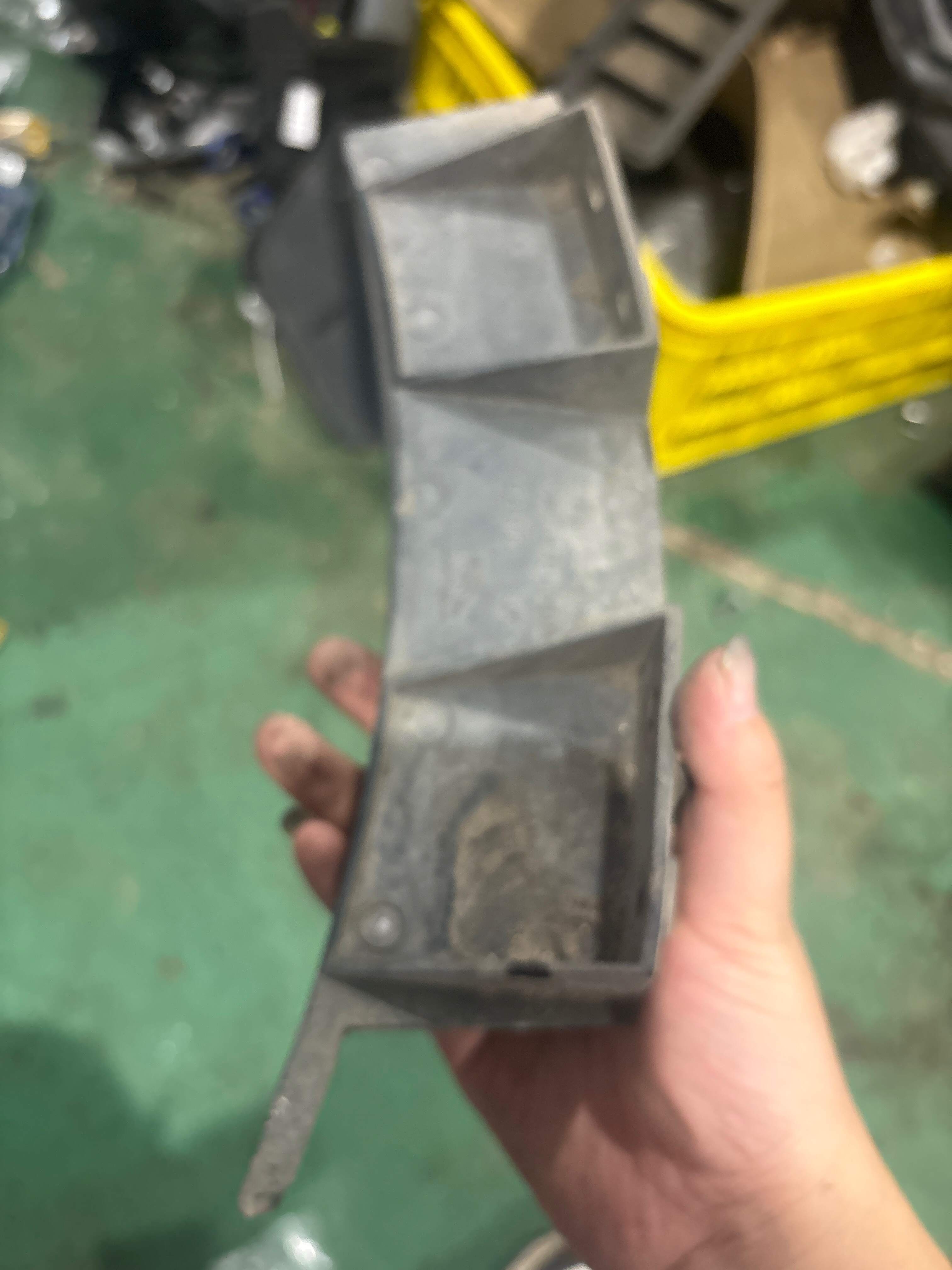 T4A7402 Rear Wheel Arch Molding, Left
