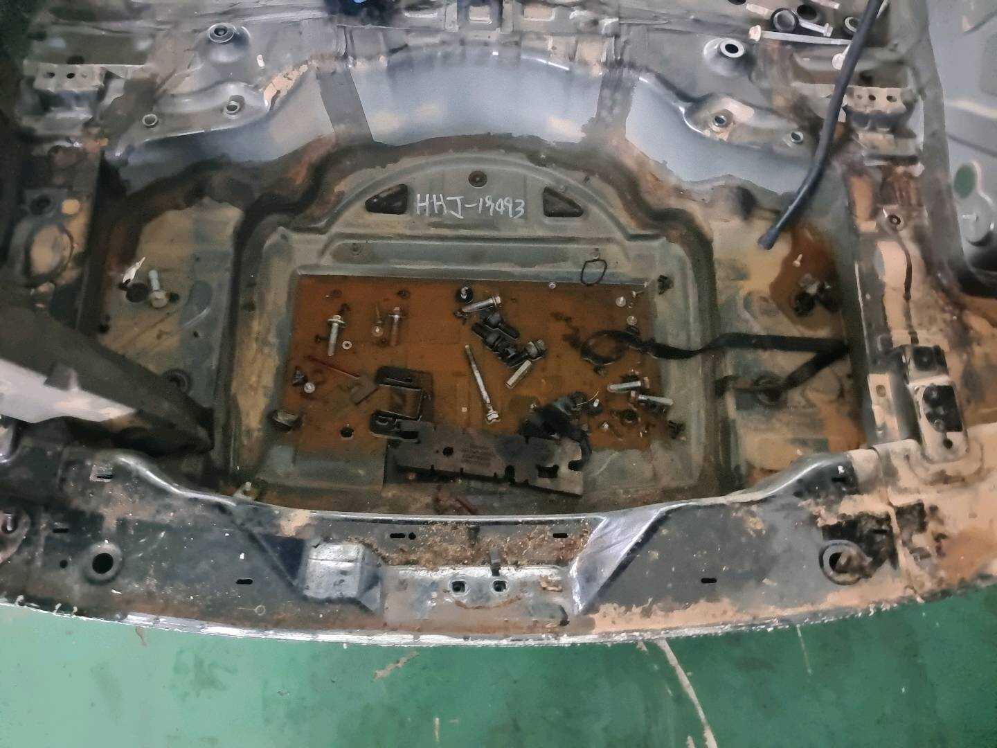 95850126100 备胎槽