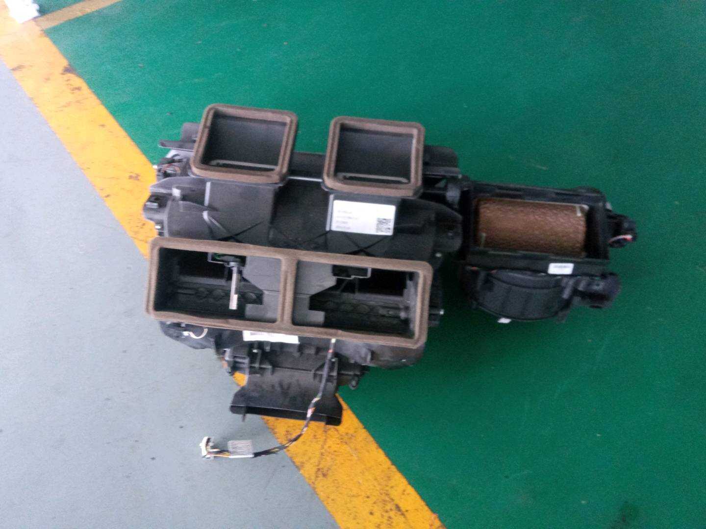 64119210437 蒸发箱总成