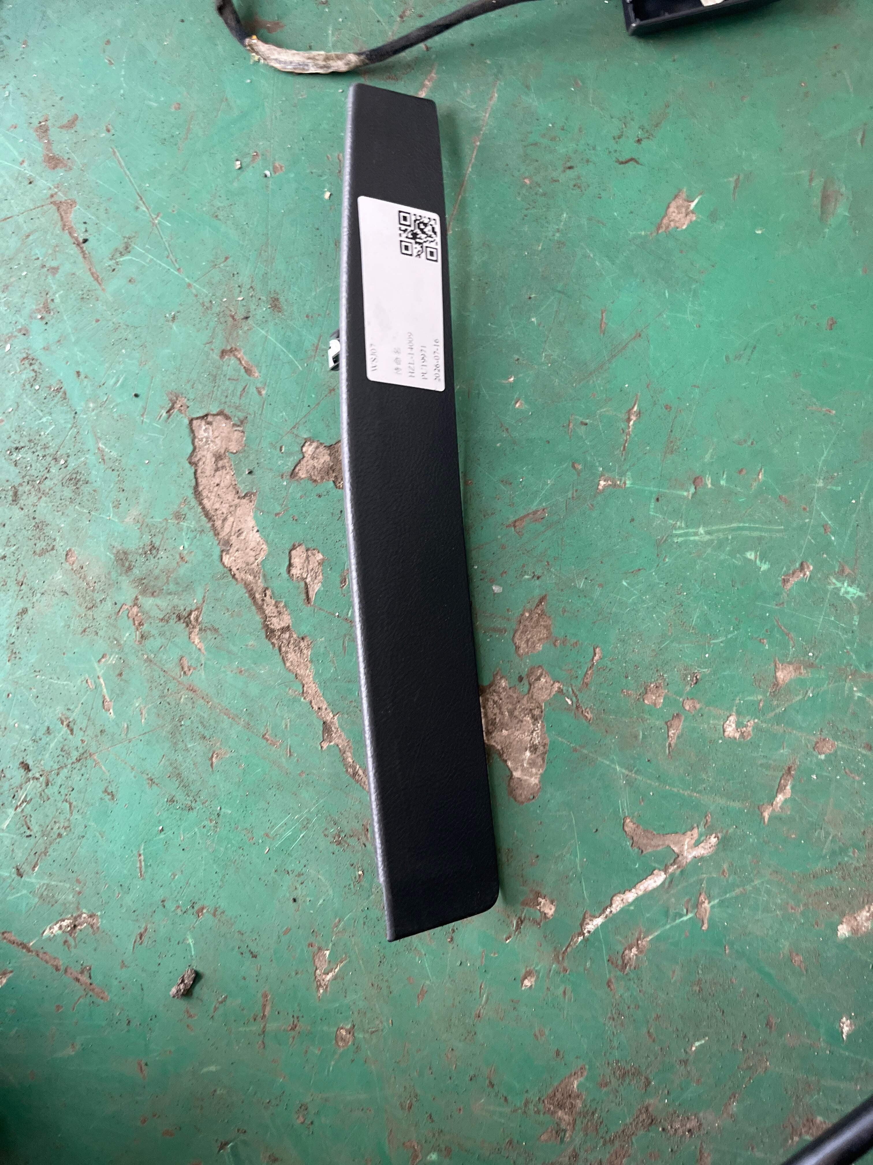 LR032270 B柱内衬（左下）