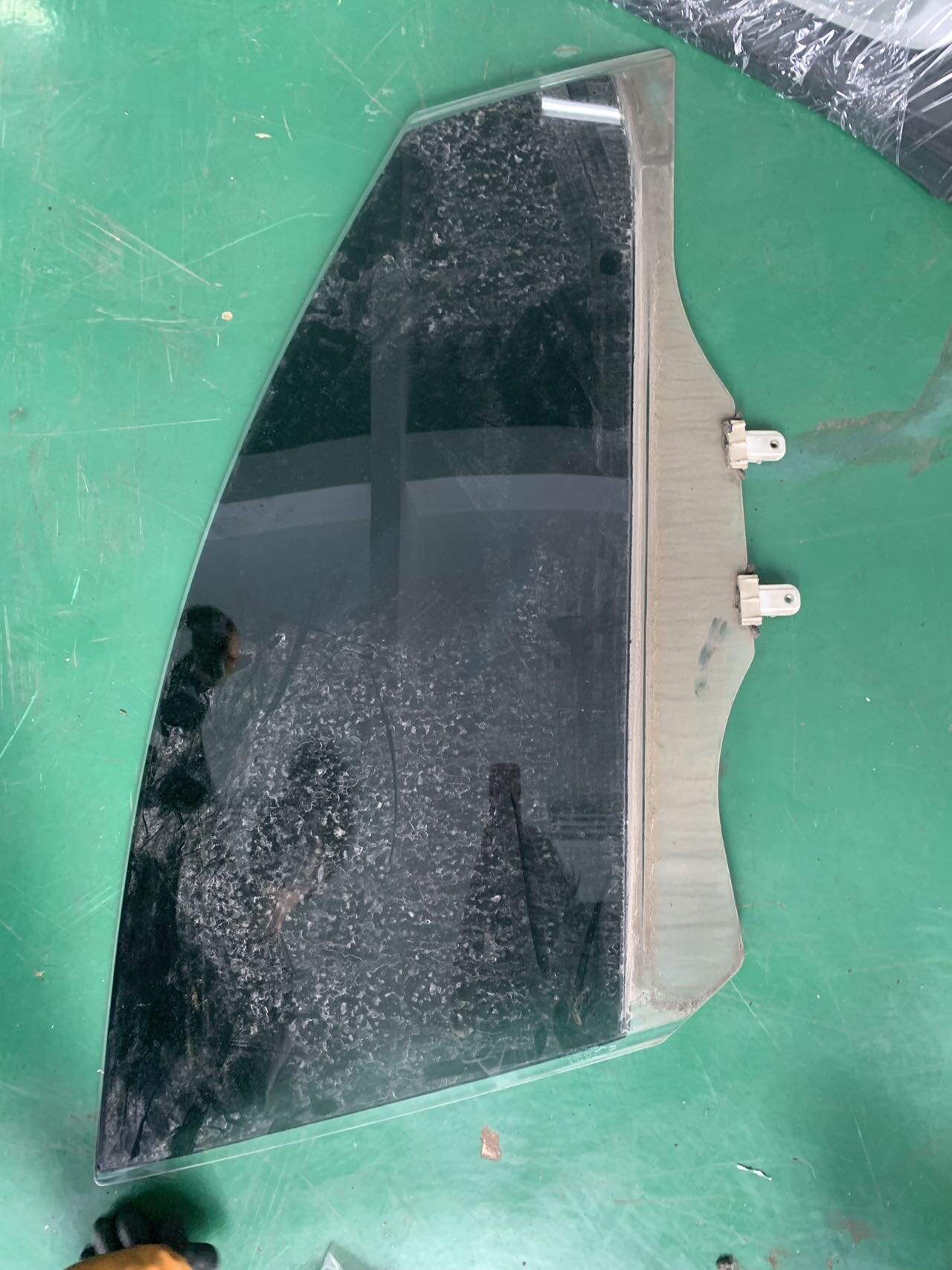 824211X000 前门玻璃(右)