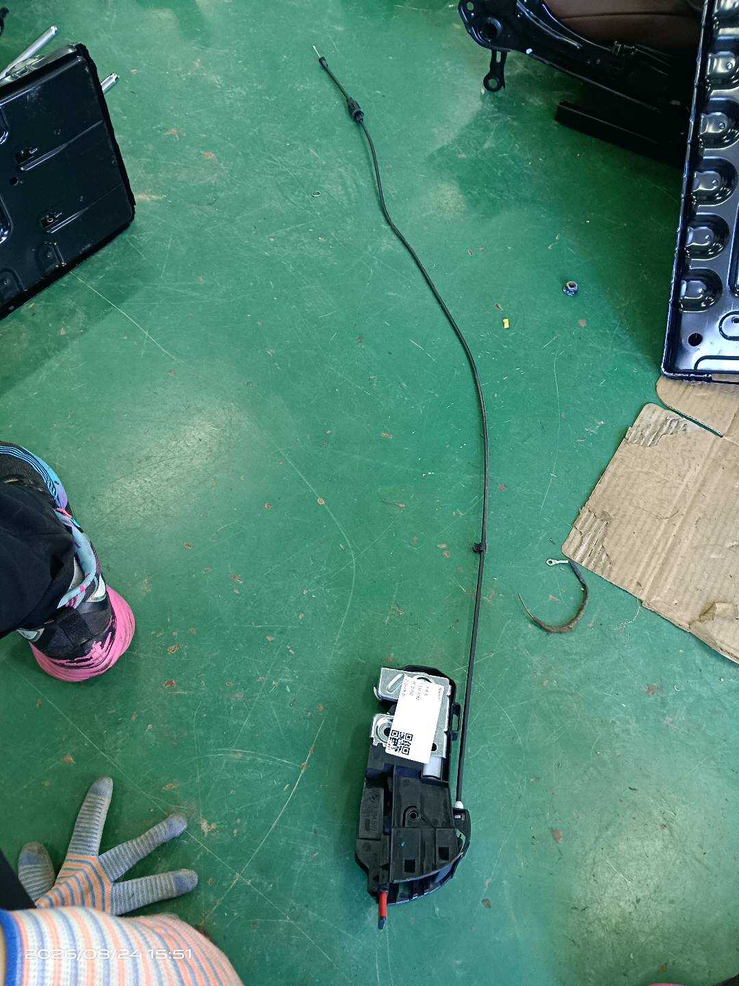 52207394889 后座椅靠背锁(左)