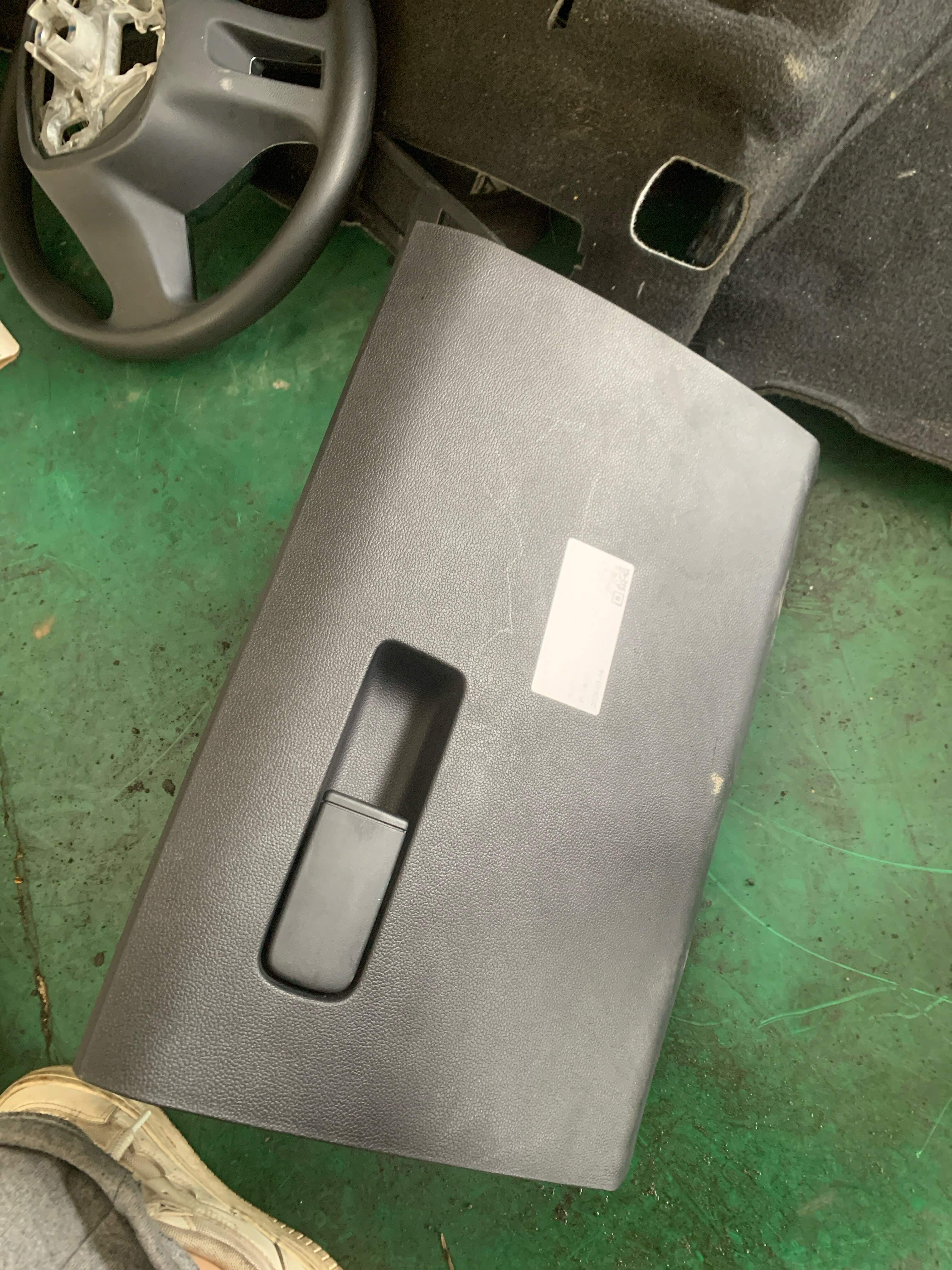 10732462 仪表台杂物箱