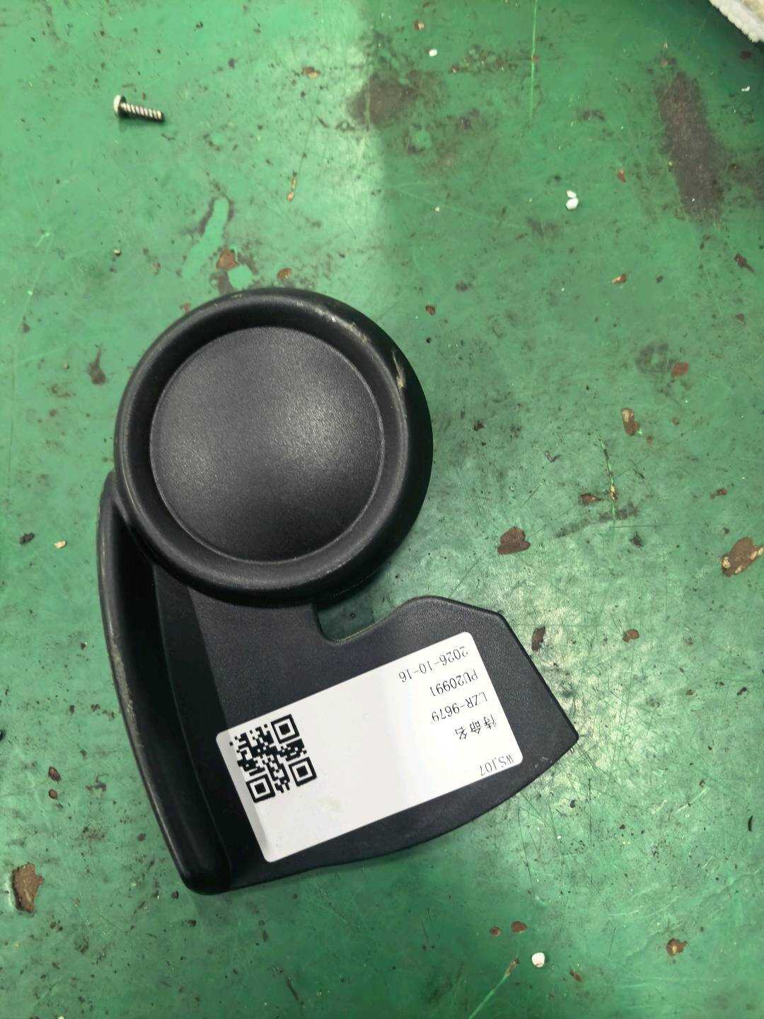 52109802702 驾驶员座椅靠背握柄（外）