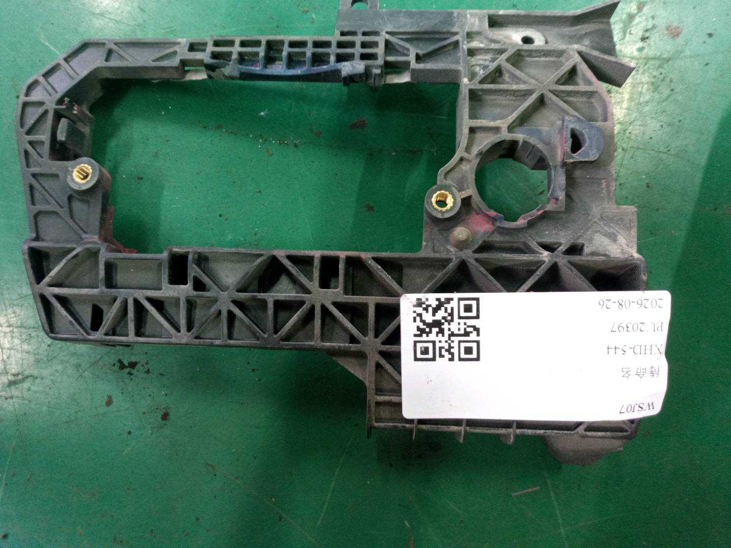 51217192384 前门外拉手固定框(右)