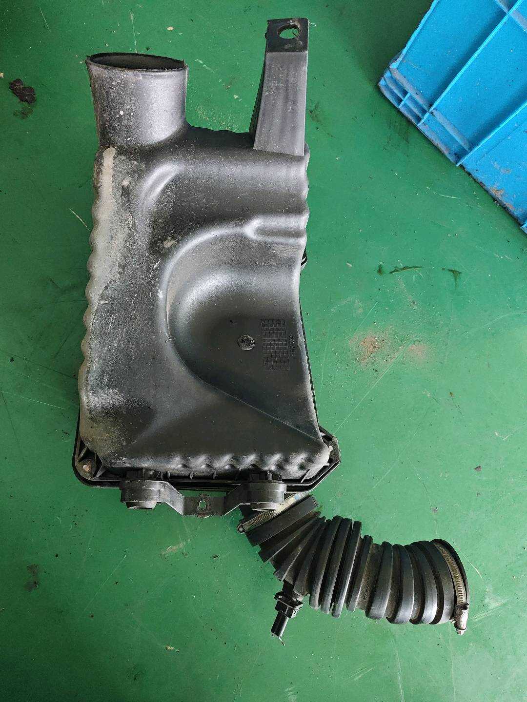 5489588 Air Filter Assembly