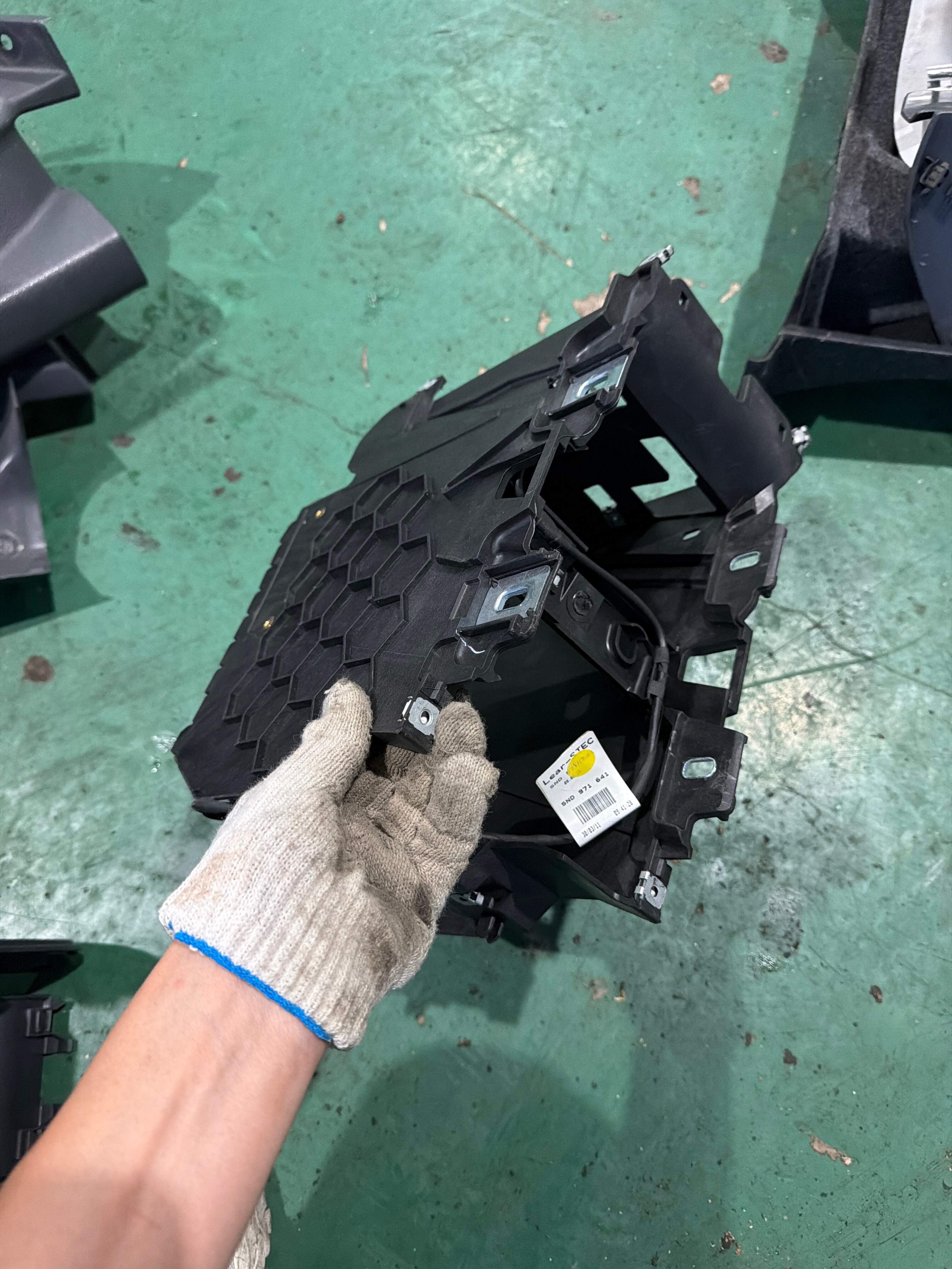 5ND864089 Bracket