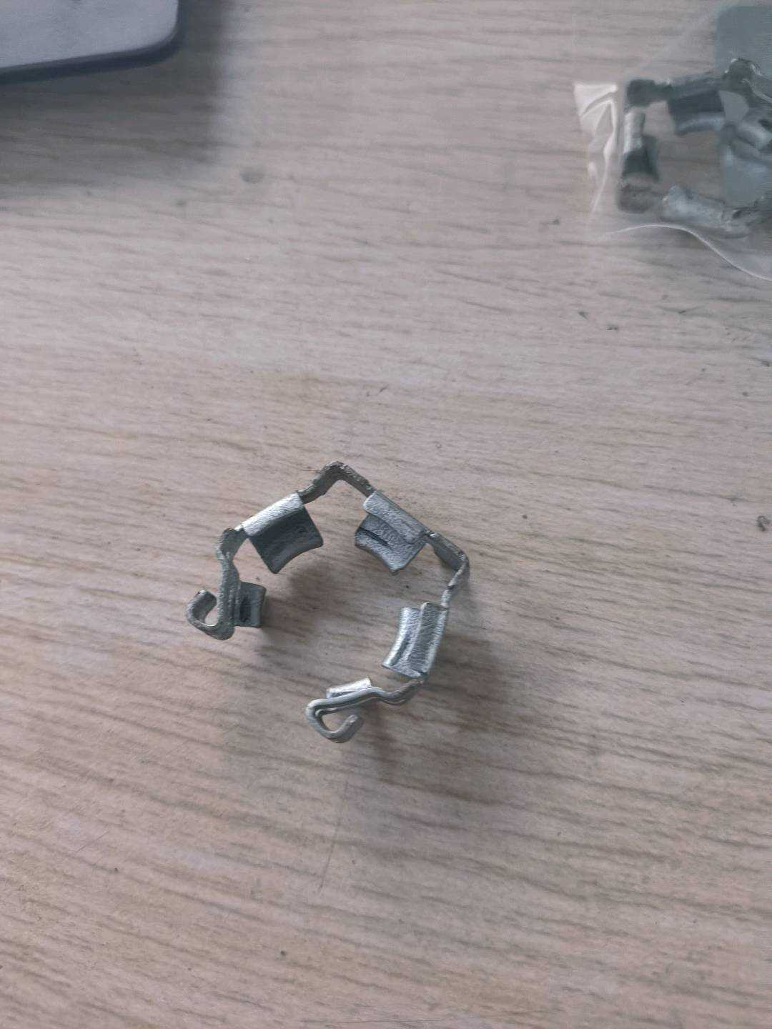 64116933924 夹子