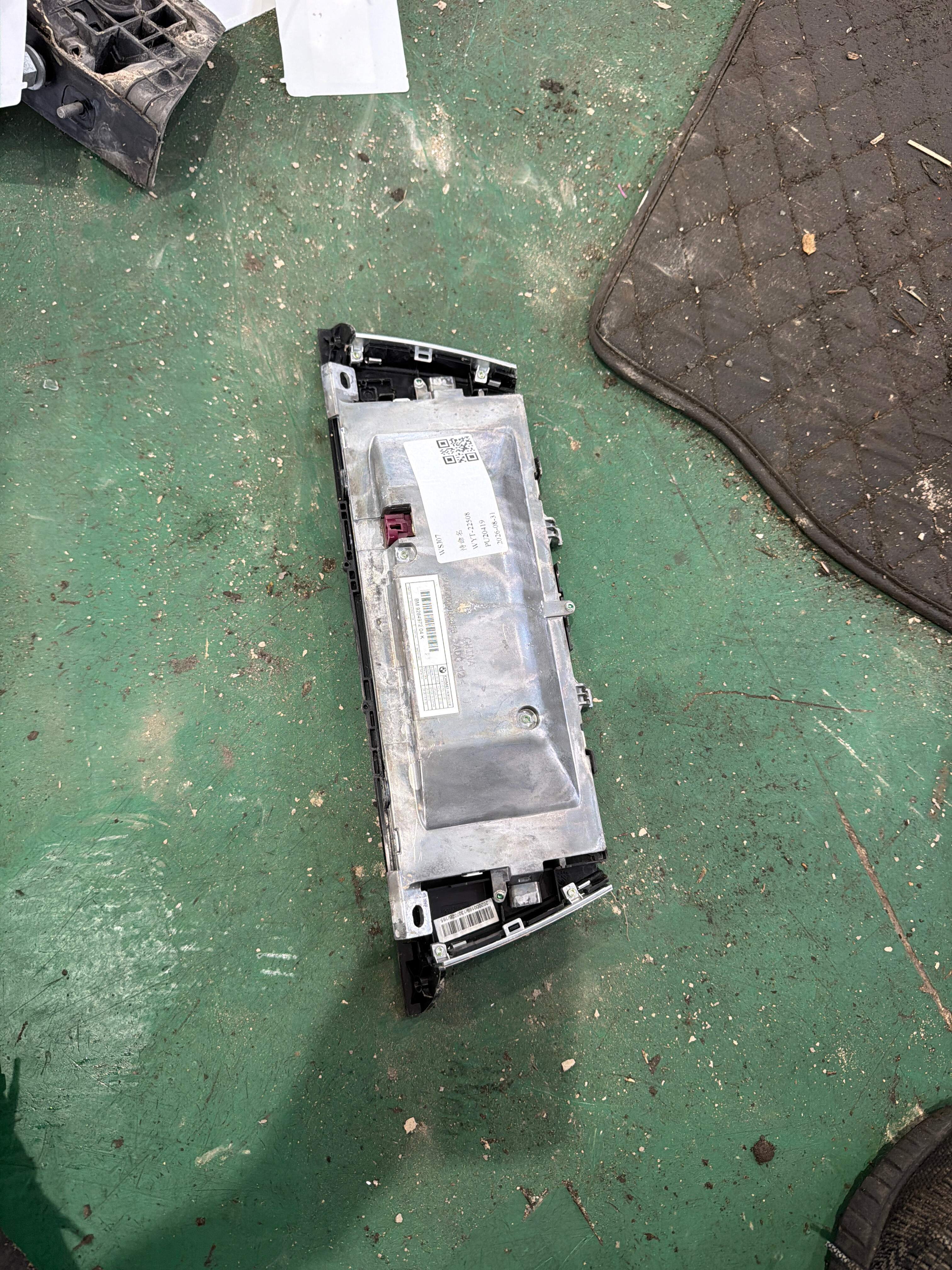 65509321015 仪表台中央显示器
