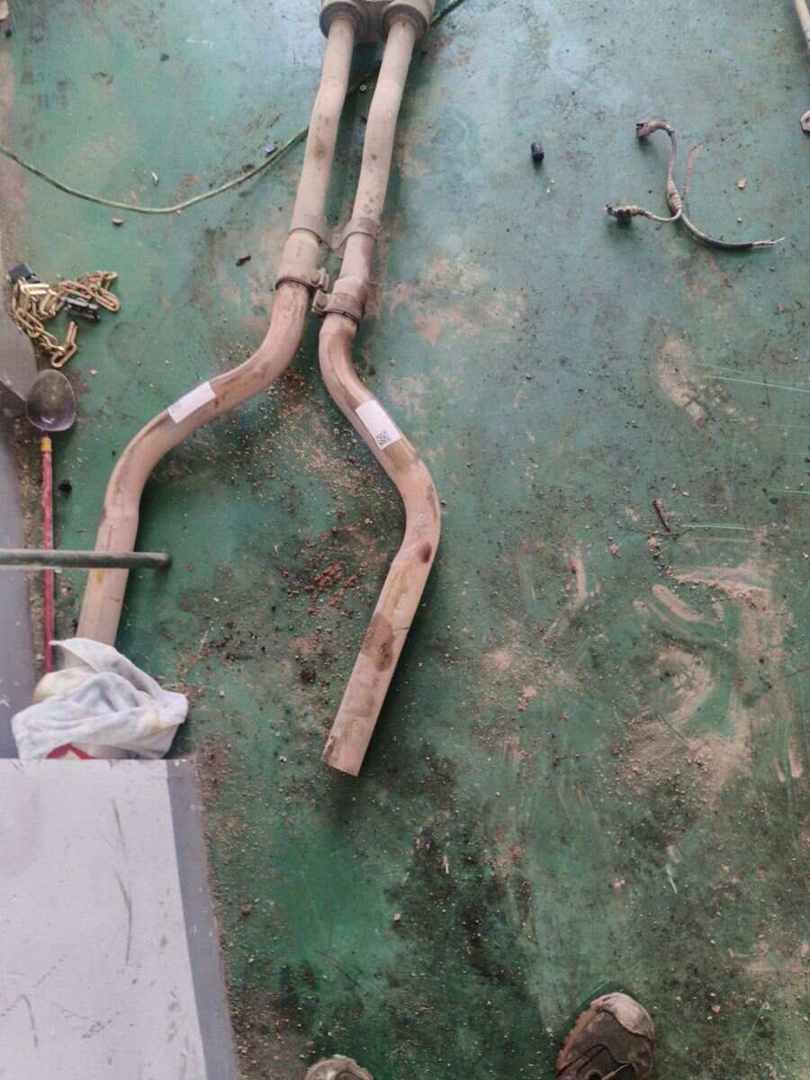 XR845977 排气管（左前）