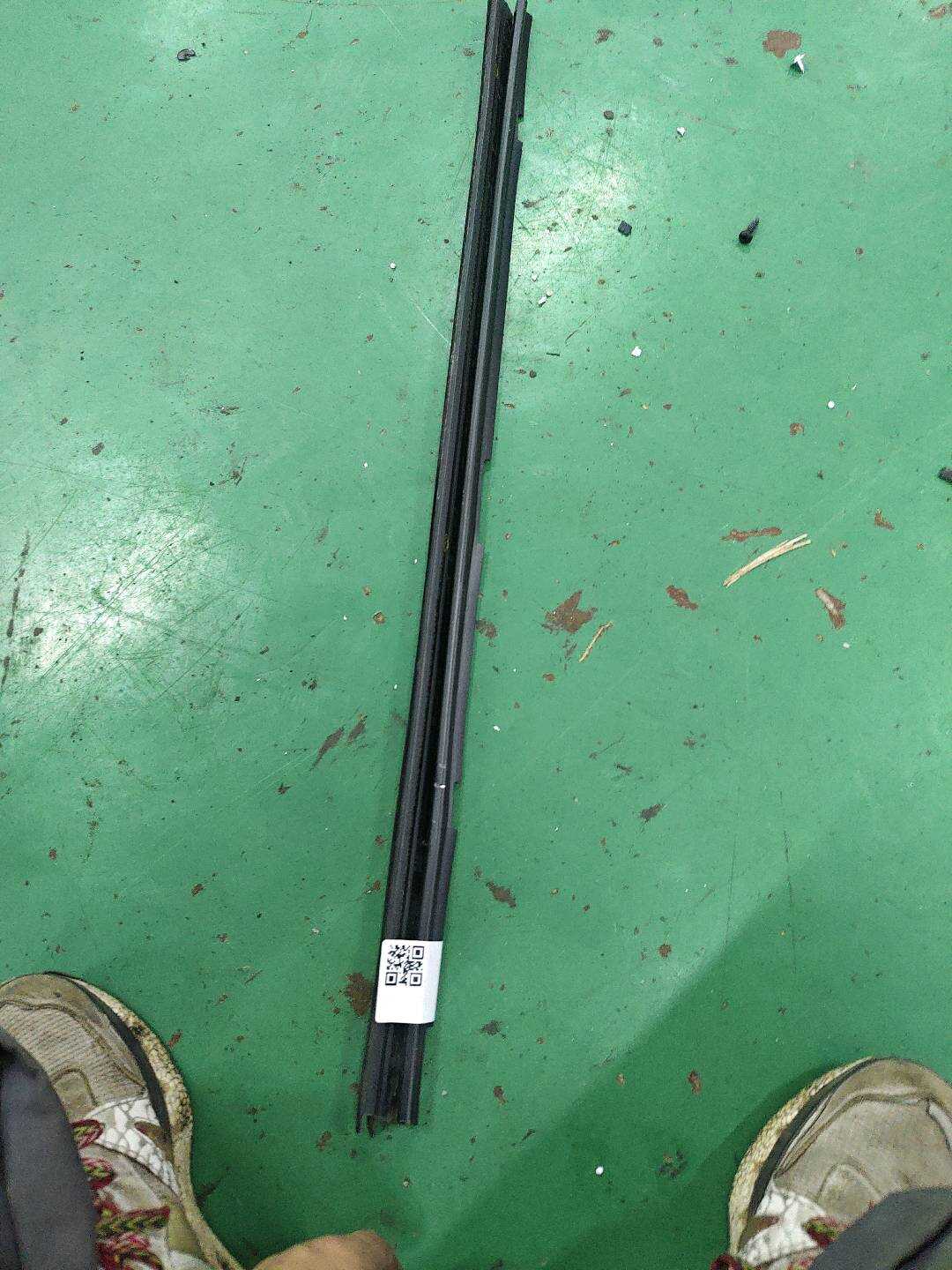 1K5837472D Front Door Window Molding (Right Inner)
