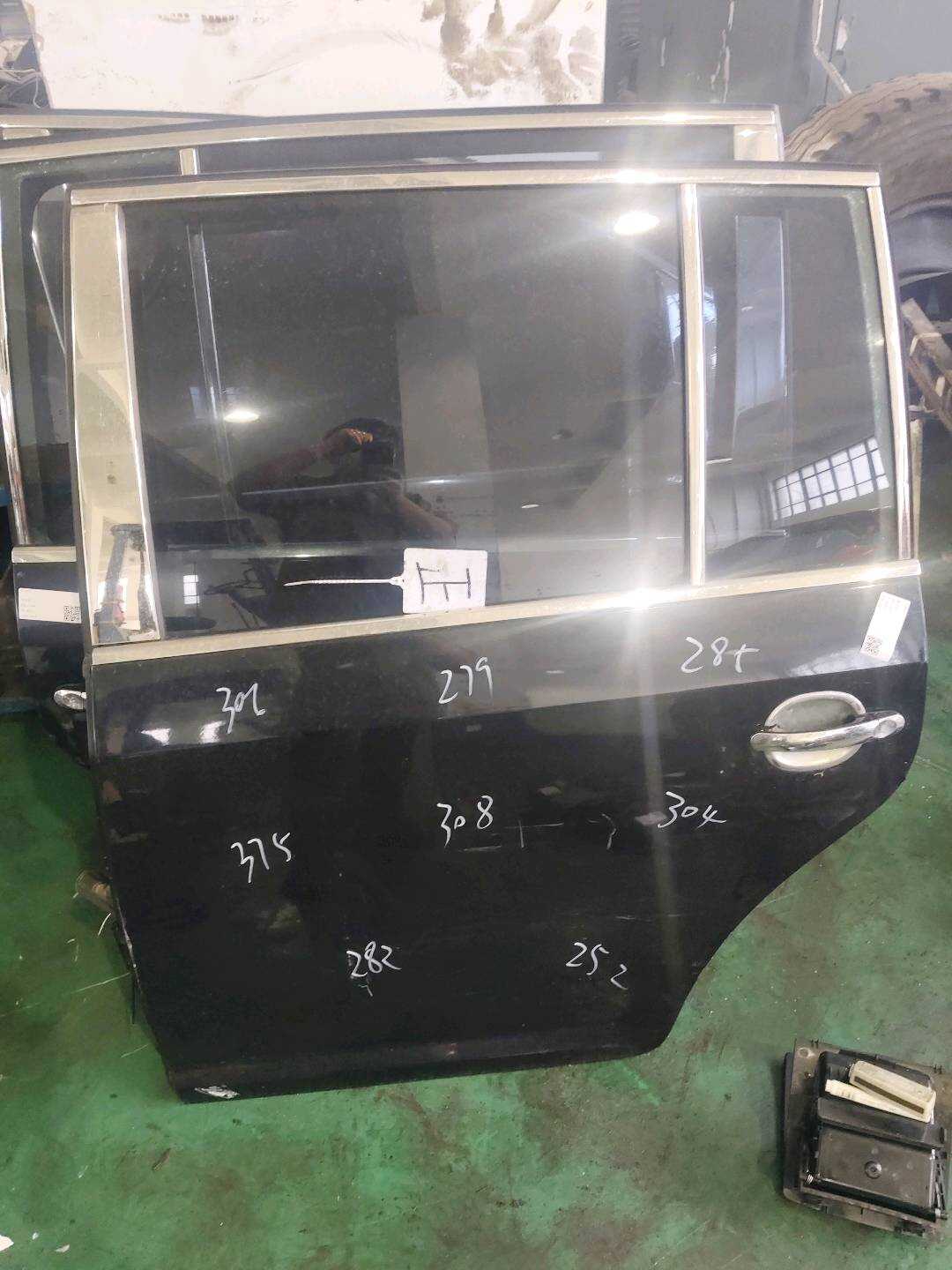 1TD833055C 后门壳(左)