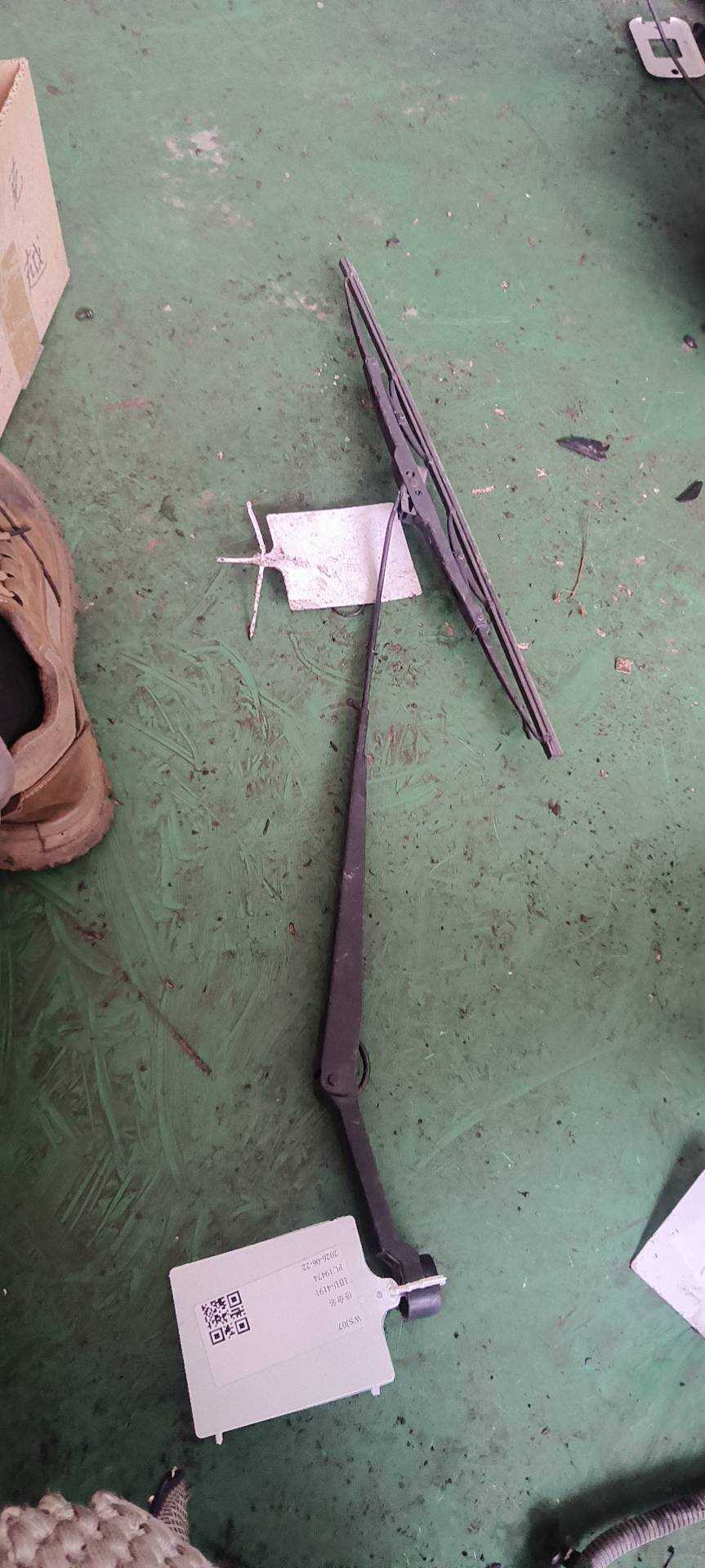 9013298 Front Windshield Wiper Arm, Left